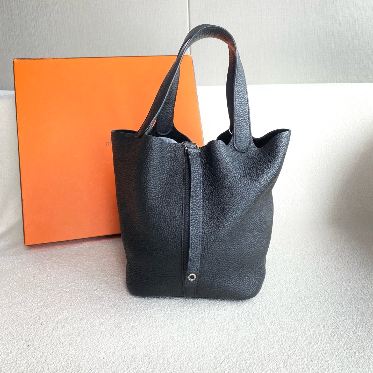 Hermès - Picotin Lock 22 - Taurillon Clemence leather - Black with silver-tone hardware - (medium)