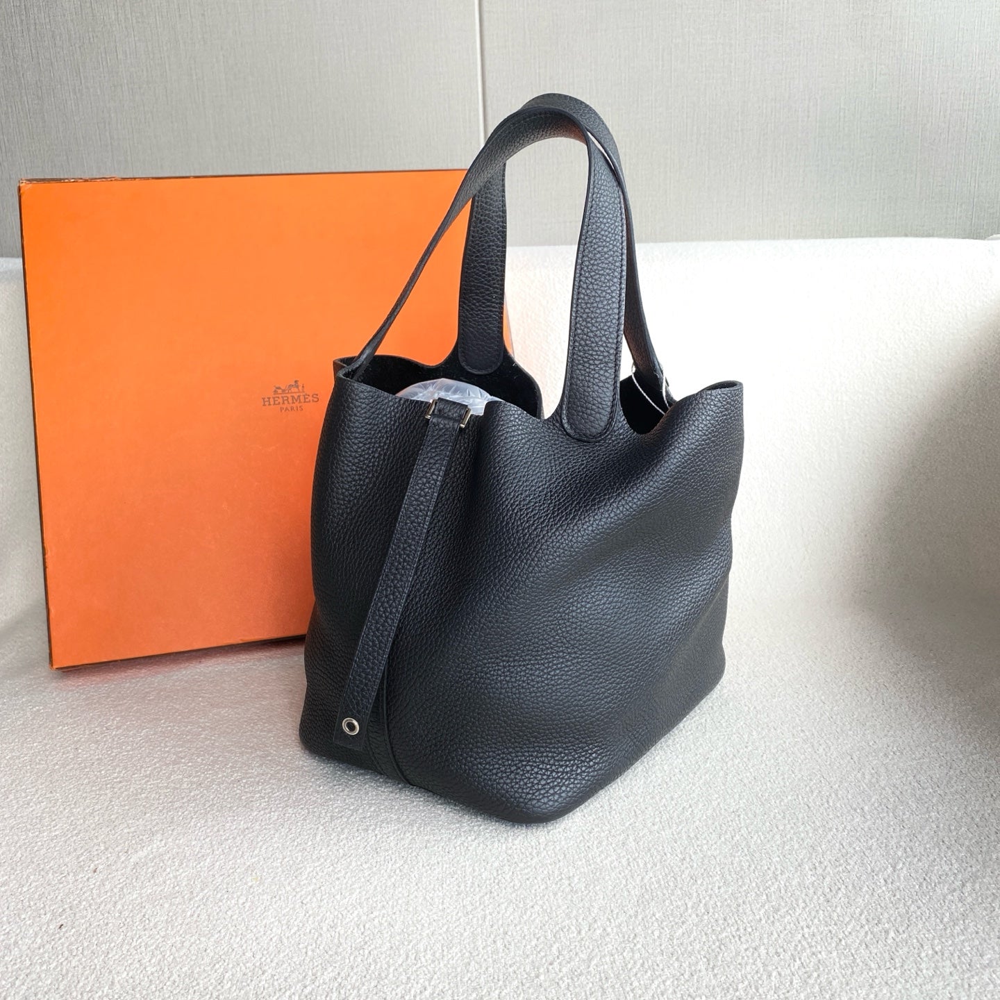 Hermès - Picotin Lock 22 - Taurillon Clemence leather - Black with silver-tone hardware - (medium)