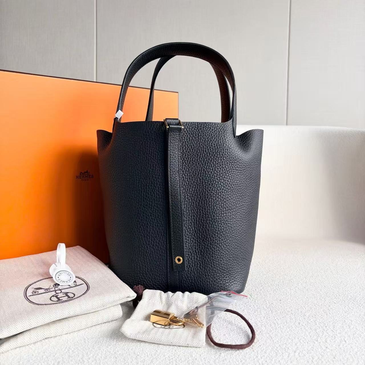 Hermes - Picotin Lock 22 - Togo leather - Black - (Medium)
