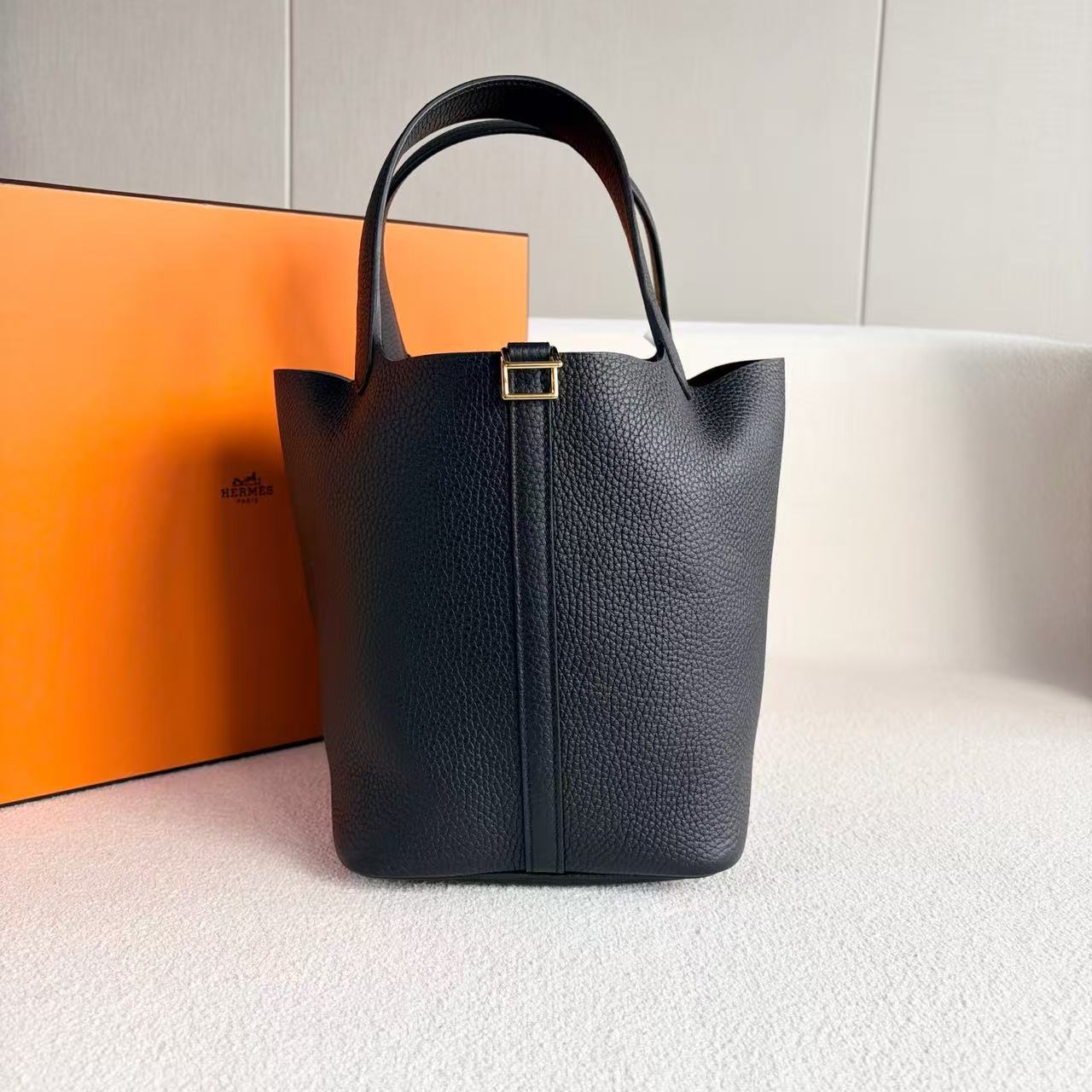 Hermes - Picotin Lock 22 - Togo leather - Black - (Medium)
