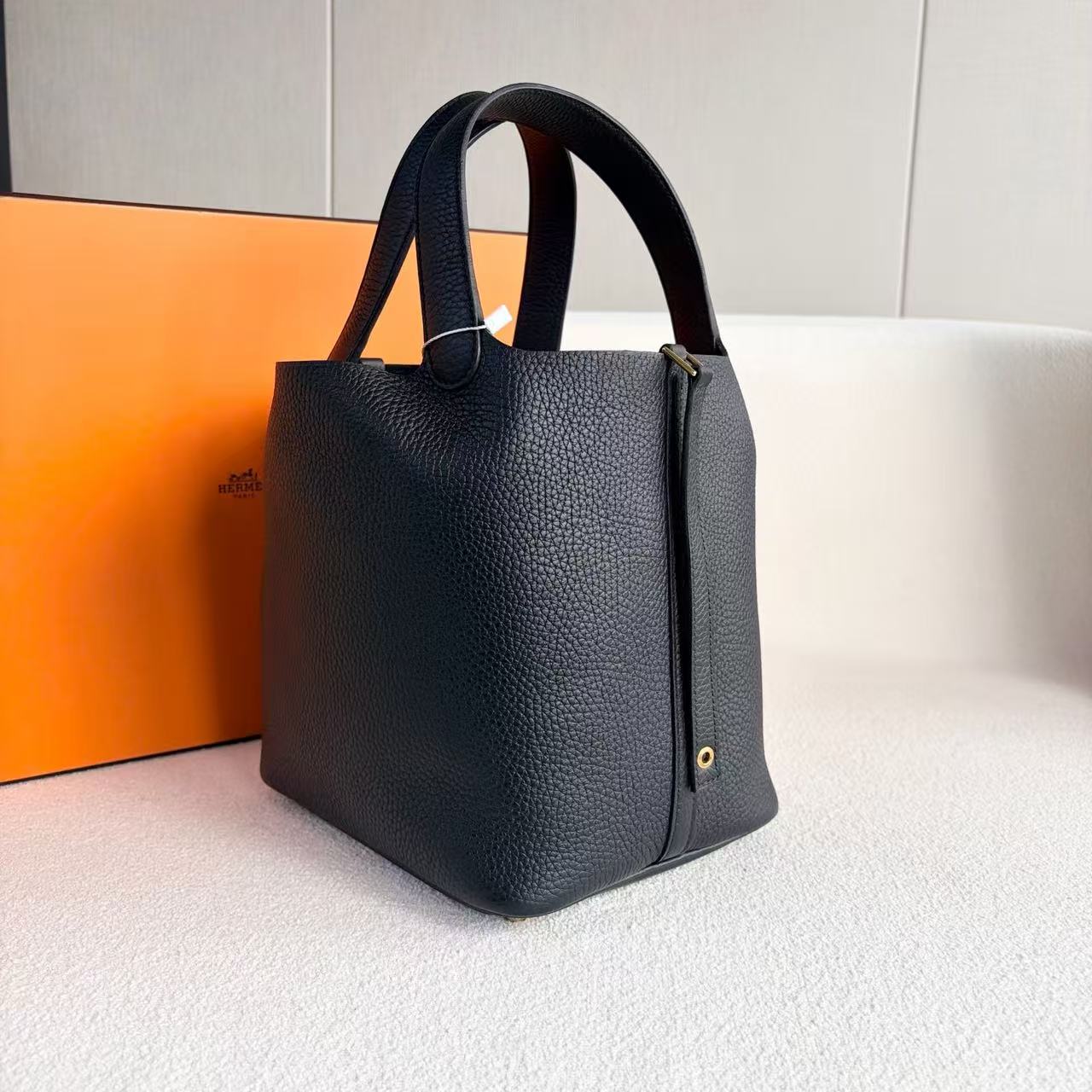 Hermes - Picotin Lock 22 - Togo leather - Black - (Medium)
