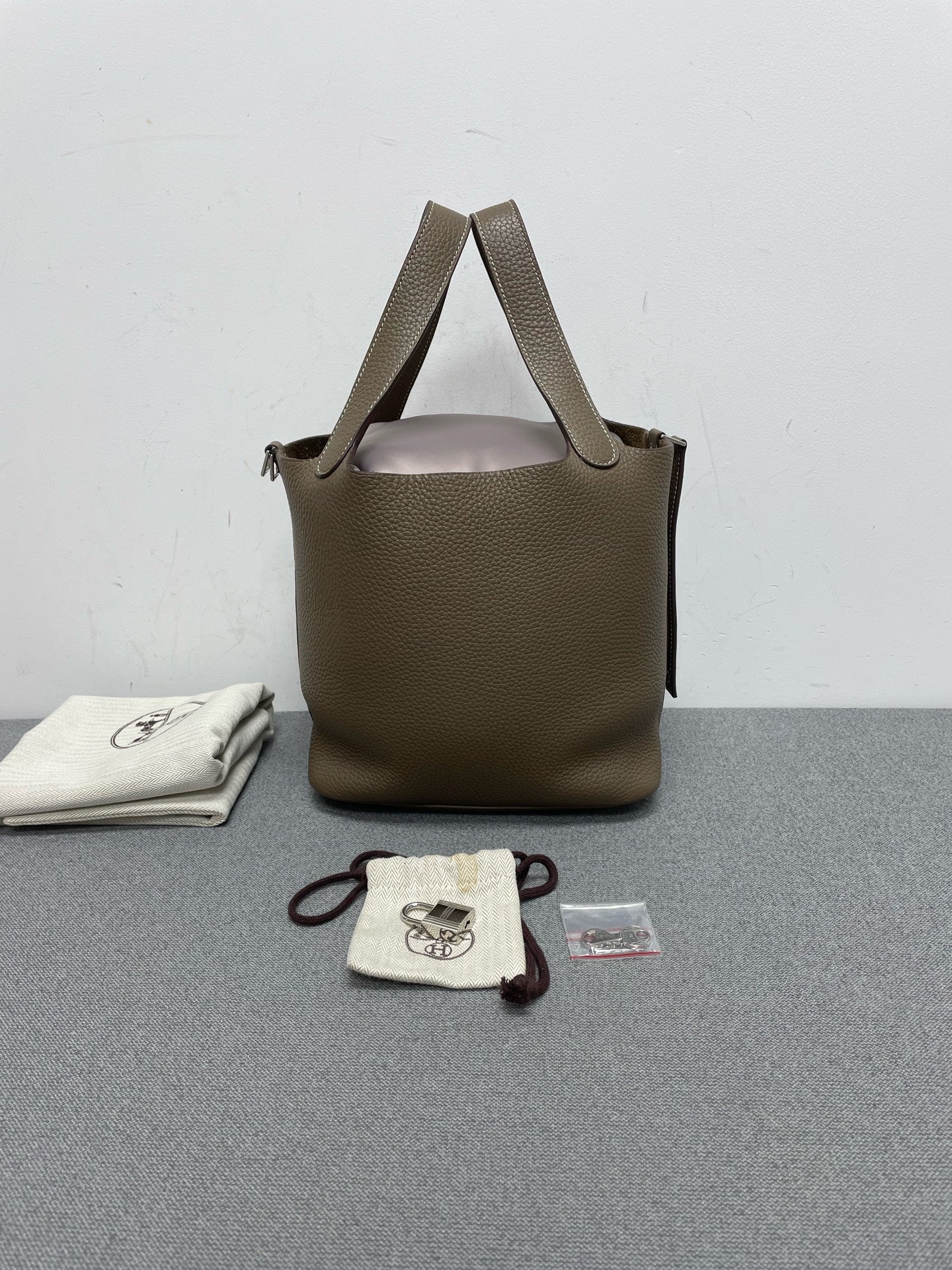 Hermès - Picotin Lock - Leather - Grey - (medium)