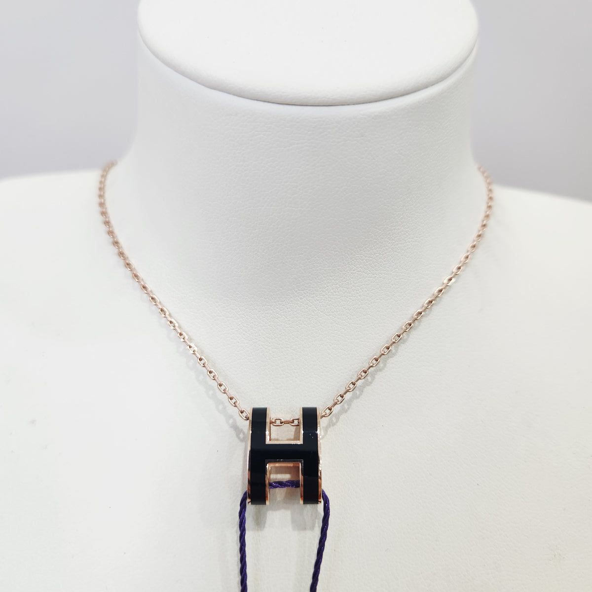 Hermes - Pop H Large - Black lacquered pendant with gold-tone metal chain and trim. - Multicolour - (Large)