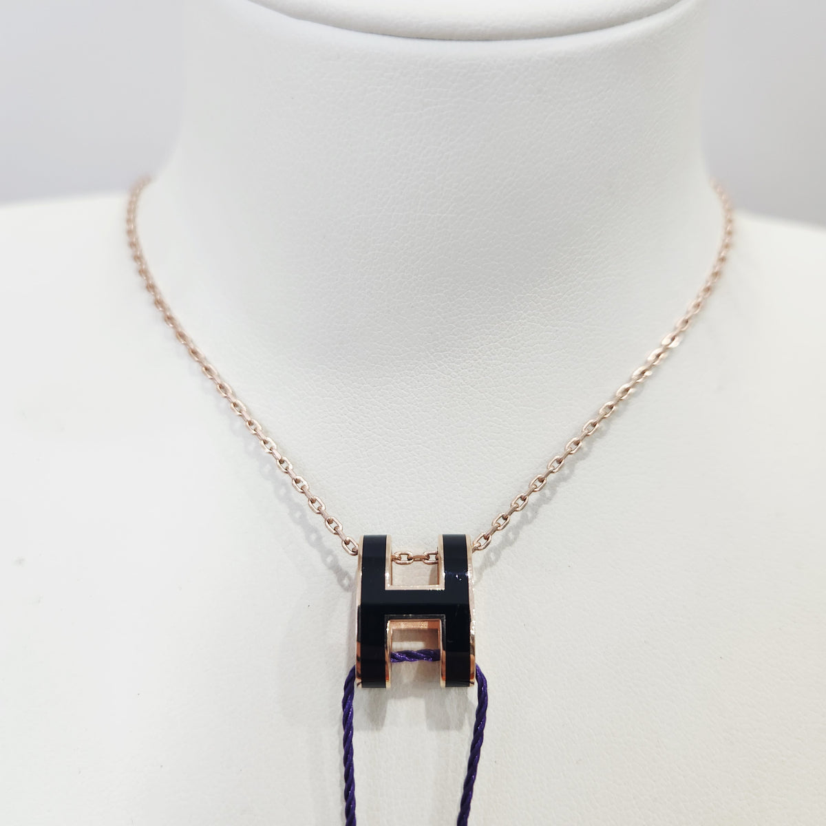 Hermes - Pop H Large - Black lacquered pendant with gold-tone metal chain and trim. - Multicolour - (Large)