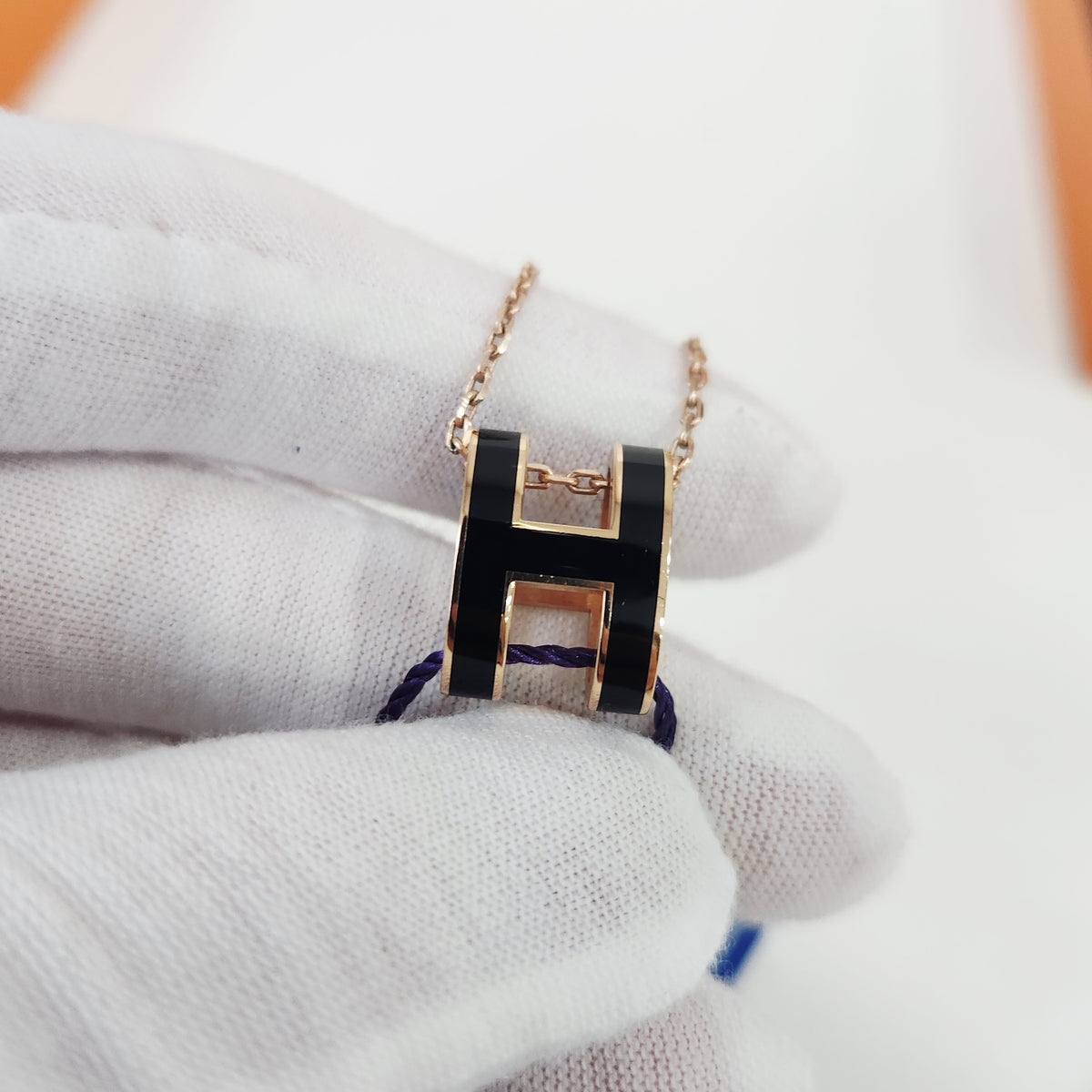 Hermes - Pop H Large - Black lacquered pendant with gold-tone metal chain and trim. - Multicolour - (Large)