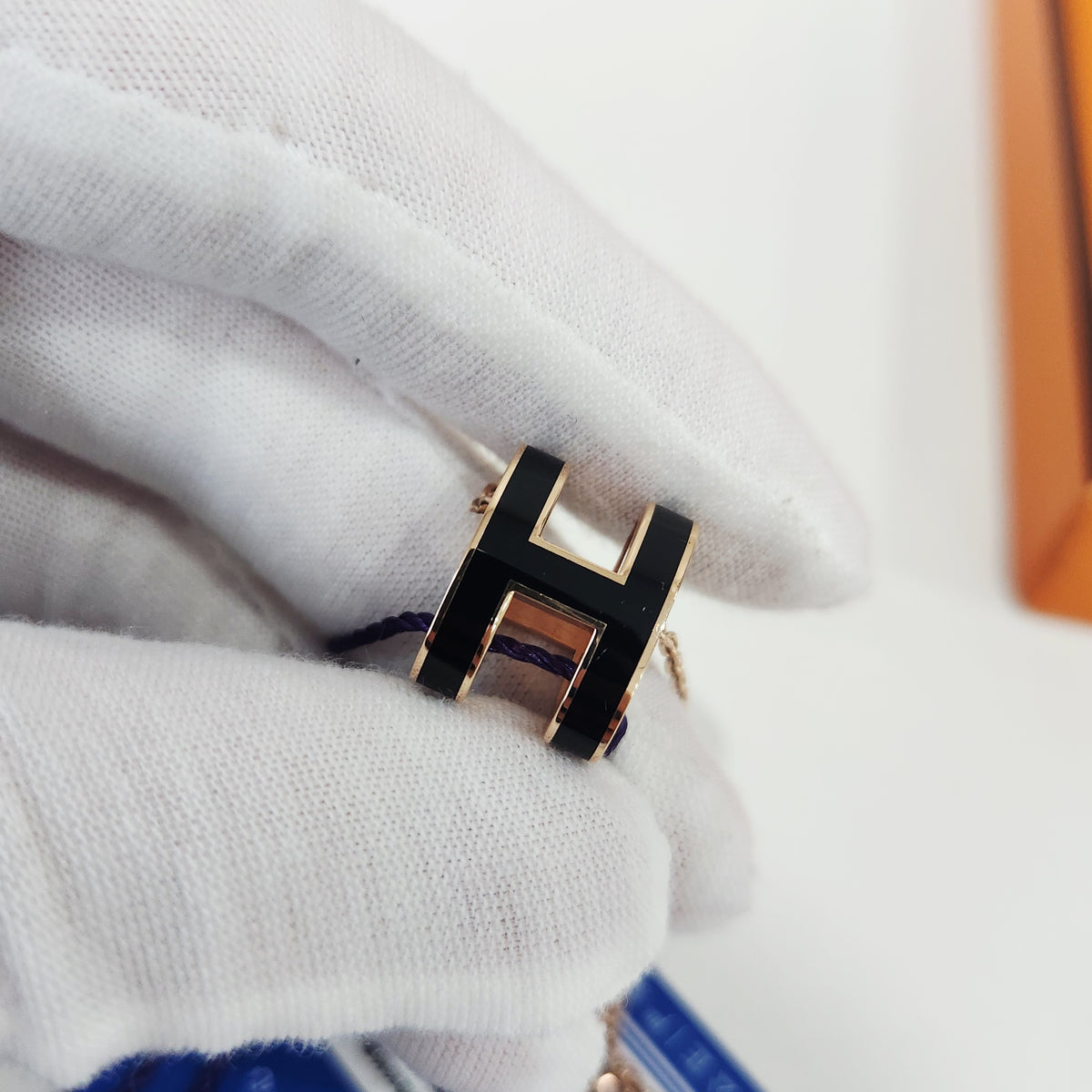 Hermes - Pop H Large - Black lacquered pendant with gold-tone metal chain and trim. - Multicolour - (Large)