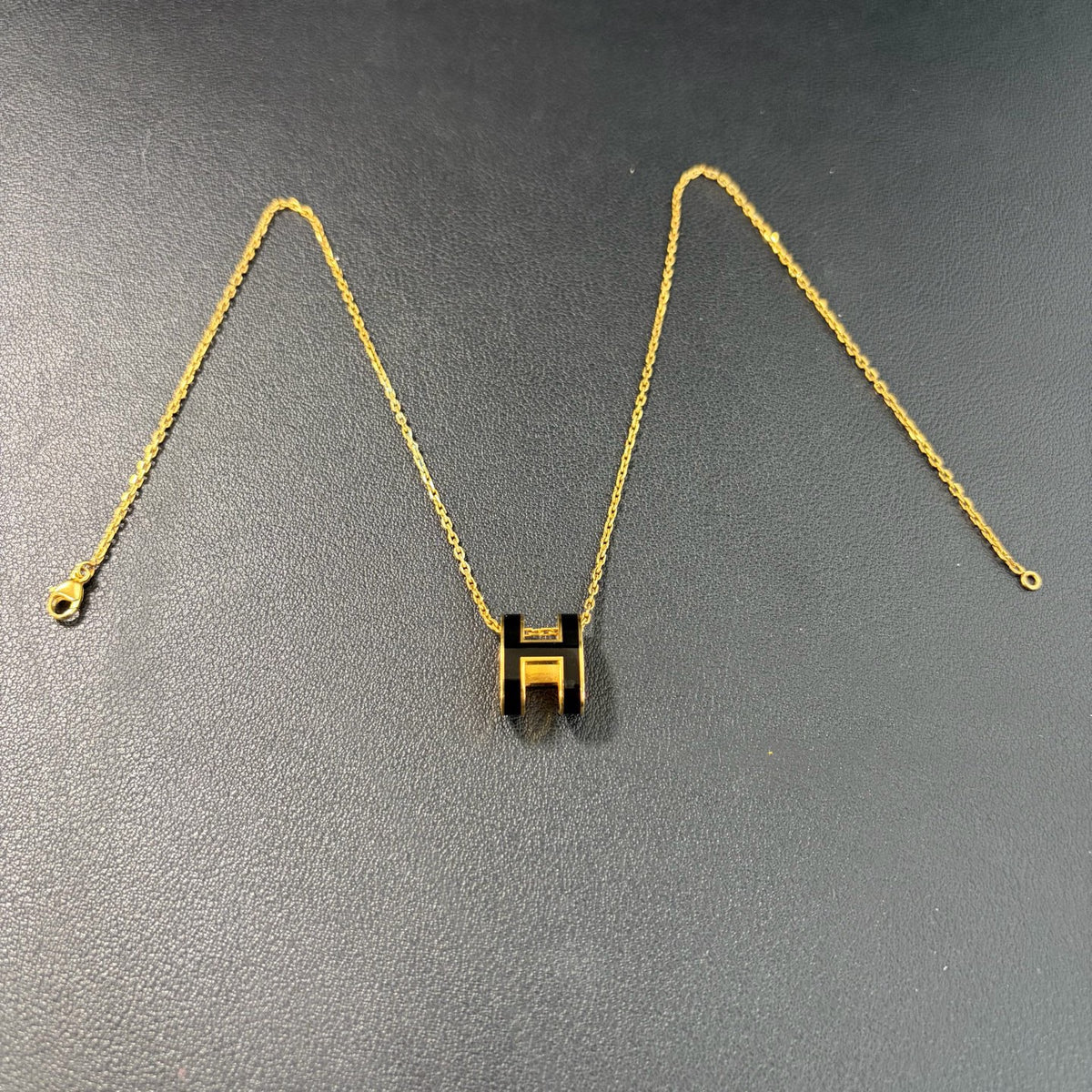 Hermes - Pop H Large - Metal chain and pendant with black enamel; gold-tone finish. - Multicolour