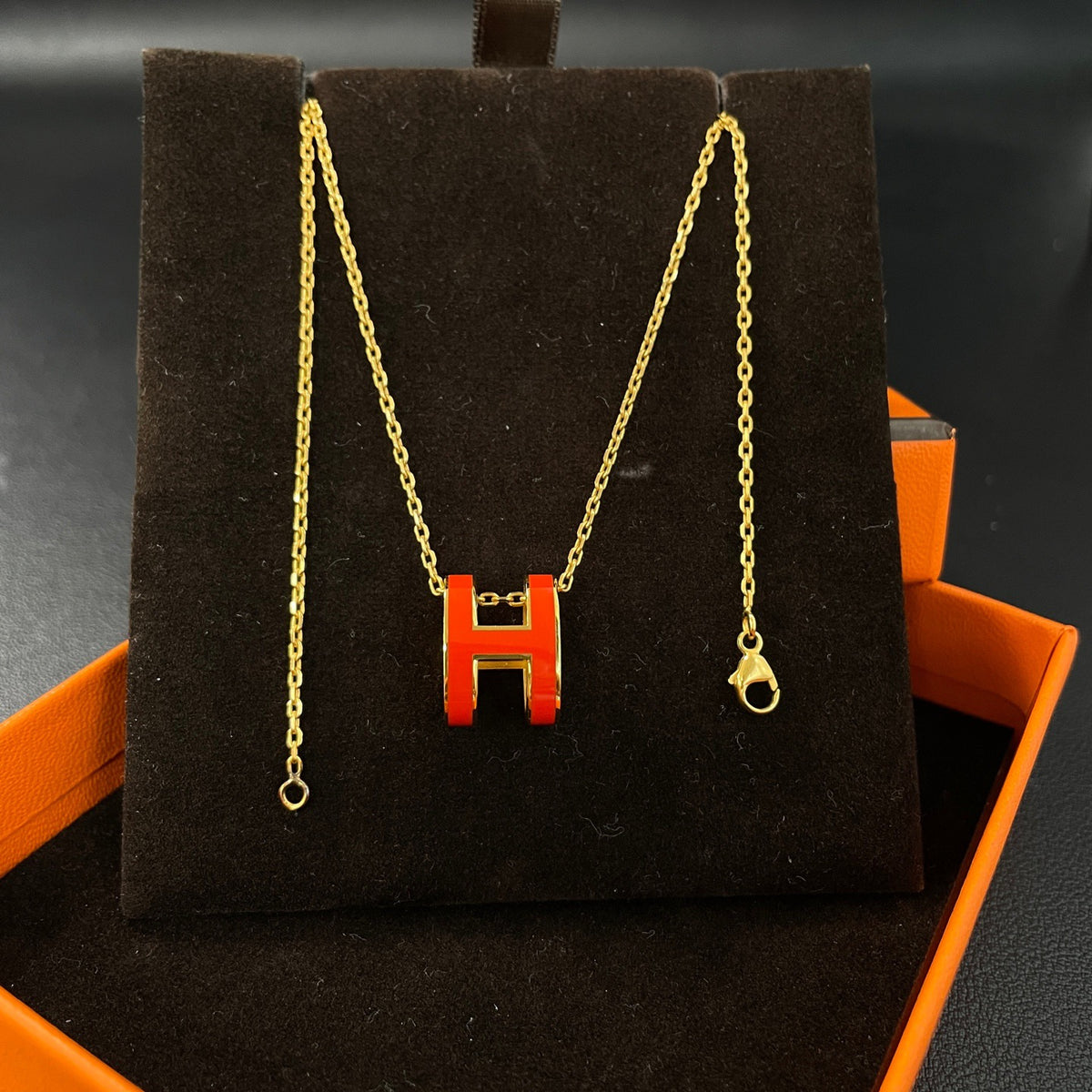 Hermes - Pop H Large - Metal with an orange lacquer pendant and gold-tone finish; exact metal composition is unspecified. - Orange - (40 cm)