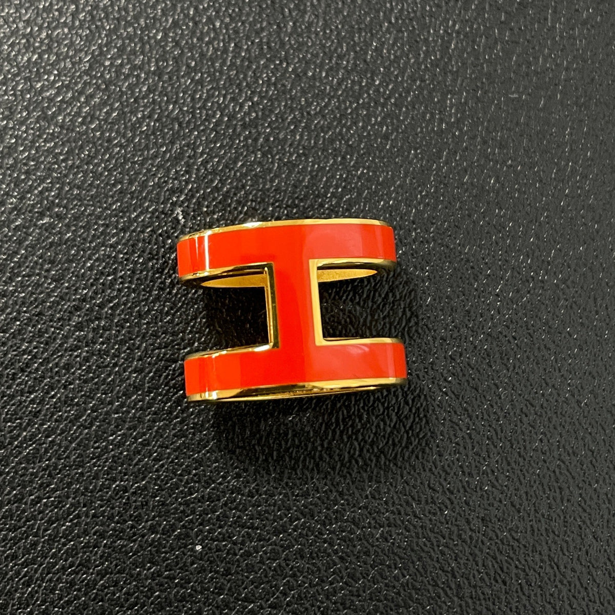 Hermes - Pop H Large - Metal with an orange lacquer pendant and gold-tone finish; exact metal composition is unspecified. - Orange - (40 cm)