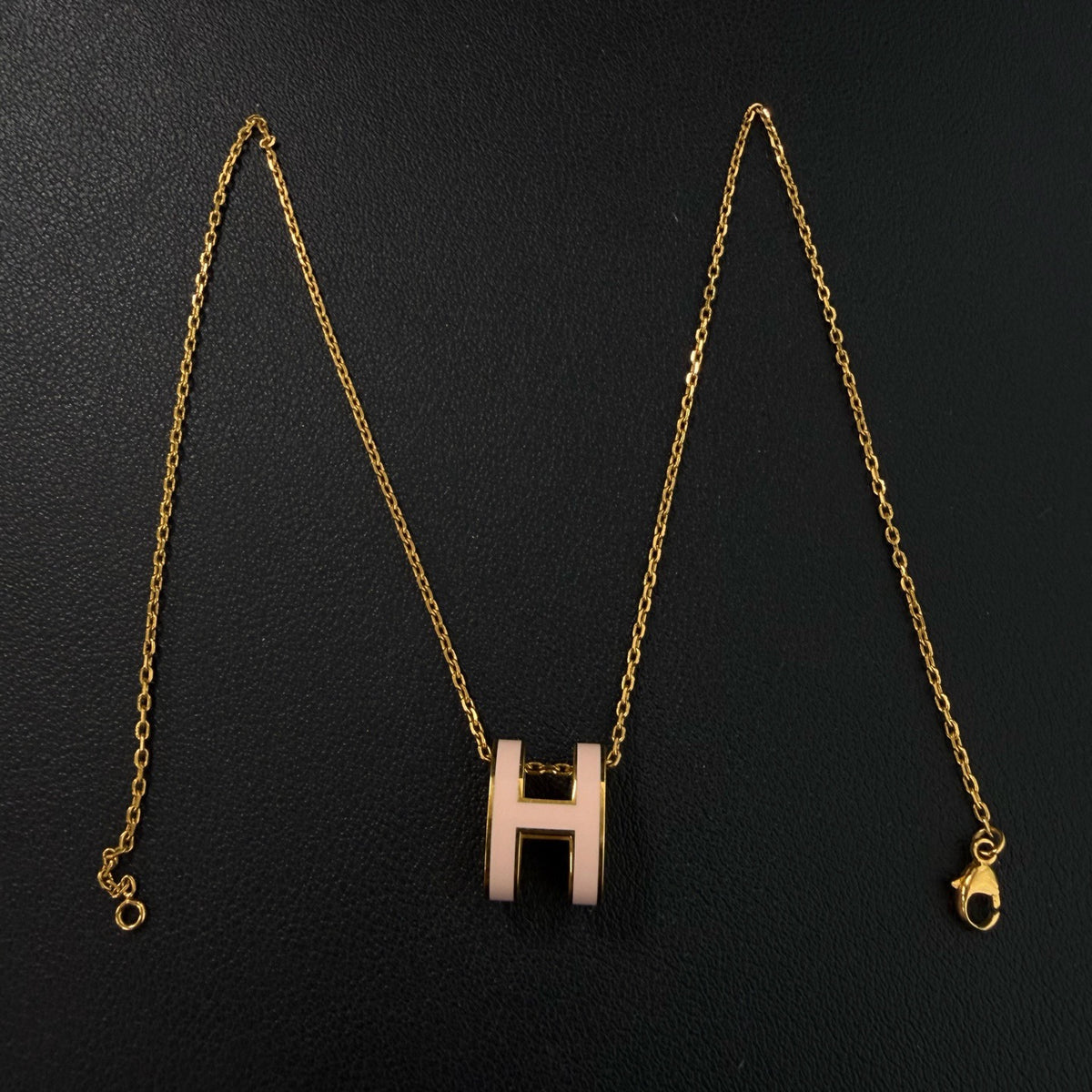 Hermes - Pop H - Metal pendant with pink enamel and a rose-gold-tone chain. - Multicolour - (41)