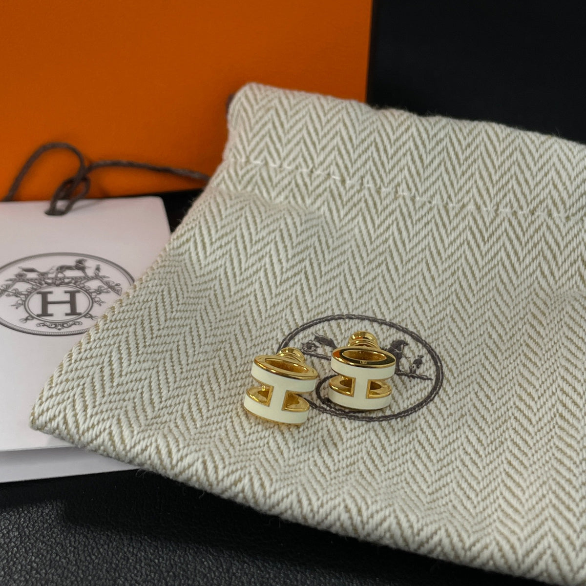 Hermes - Pop H Mini - Gold-tone metal with white enamel. - Multicolour