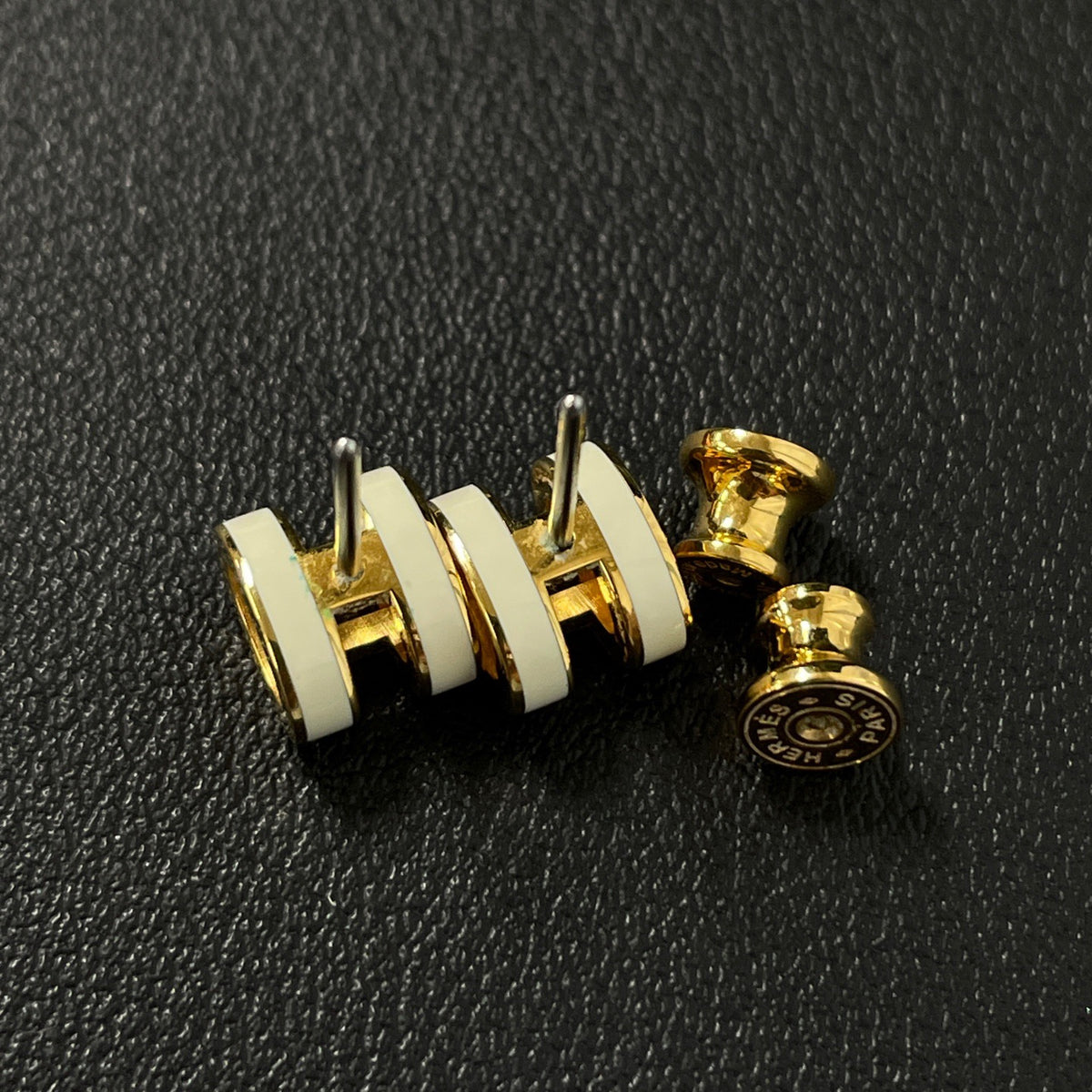 Hermes - Pop H Mini - Gold-tone metal with white enamel. - Multicolour