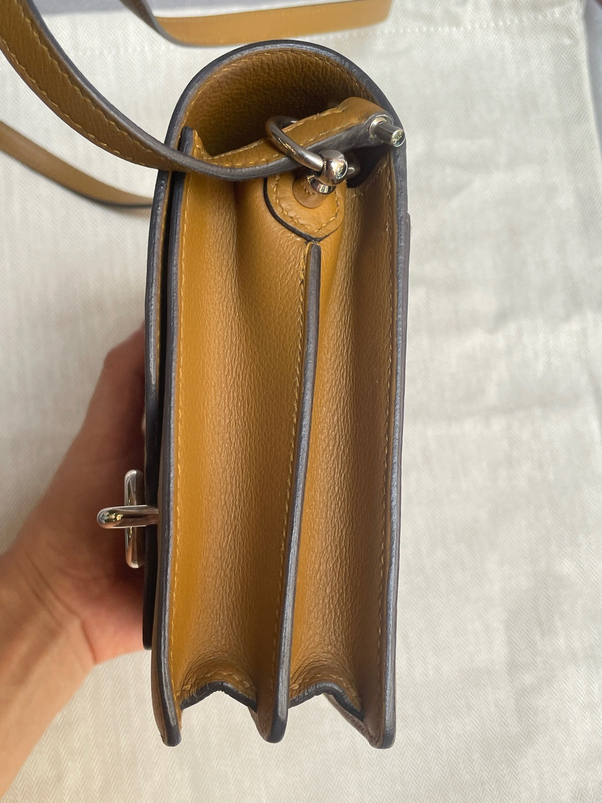 Hermes - Verrou Chaine - Leather - Camel - (mini)