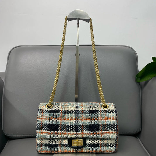 Chanel - Tweed Flap Bag (2.55 style) - Tweed and Leather - Multicolour with Gold-Tone Hardware - (Medium)