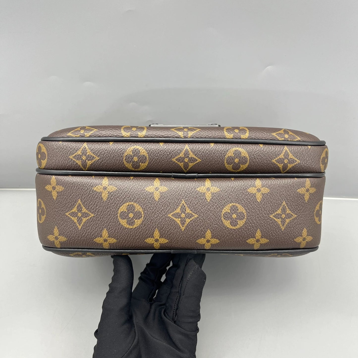 Louis Vuitton - S-Lock Messenger Bag - Monogram coated canvas with leather trim - Brown - (Small)