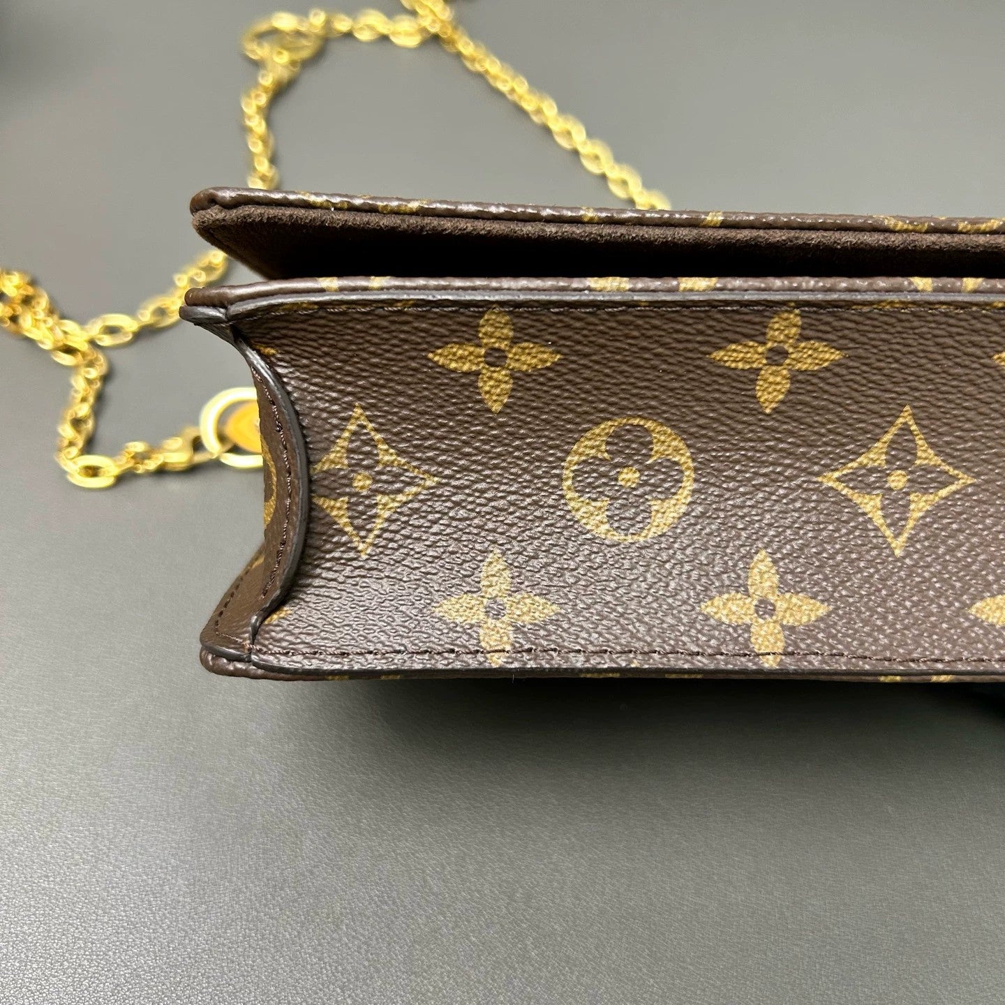 Louis Vuitton - Lily Wallet on Chain - Monogram coated canvas with Vachetta leather trim - Brown - (mini)