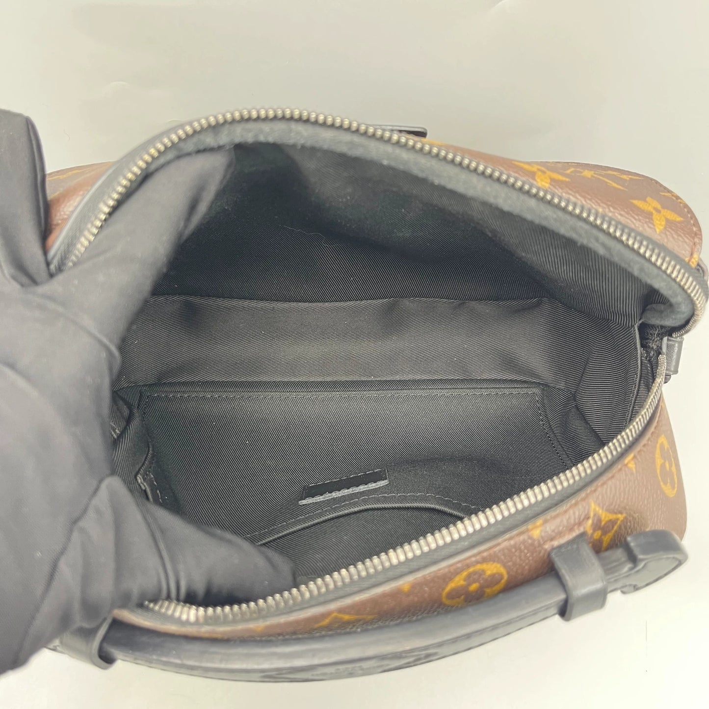 Louis Vuitton - S-Lock Messenger Bag - Monogram coated canvas with leather trim - Brown - (Small)