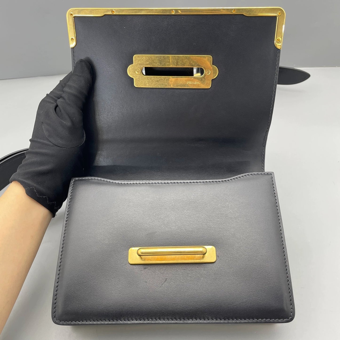 Prada - Cahier - Leather - Black - (mini)
