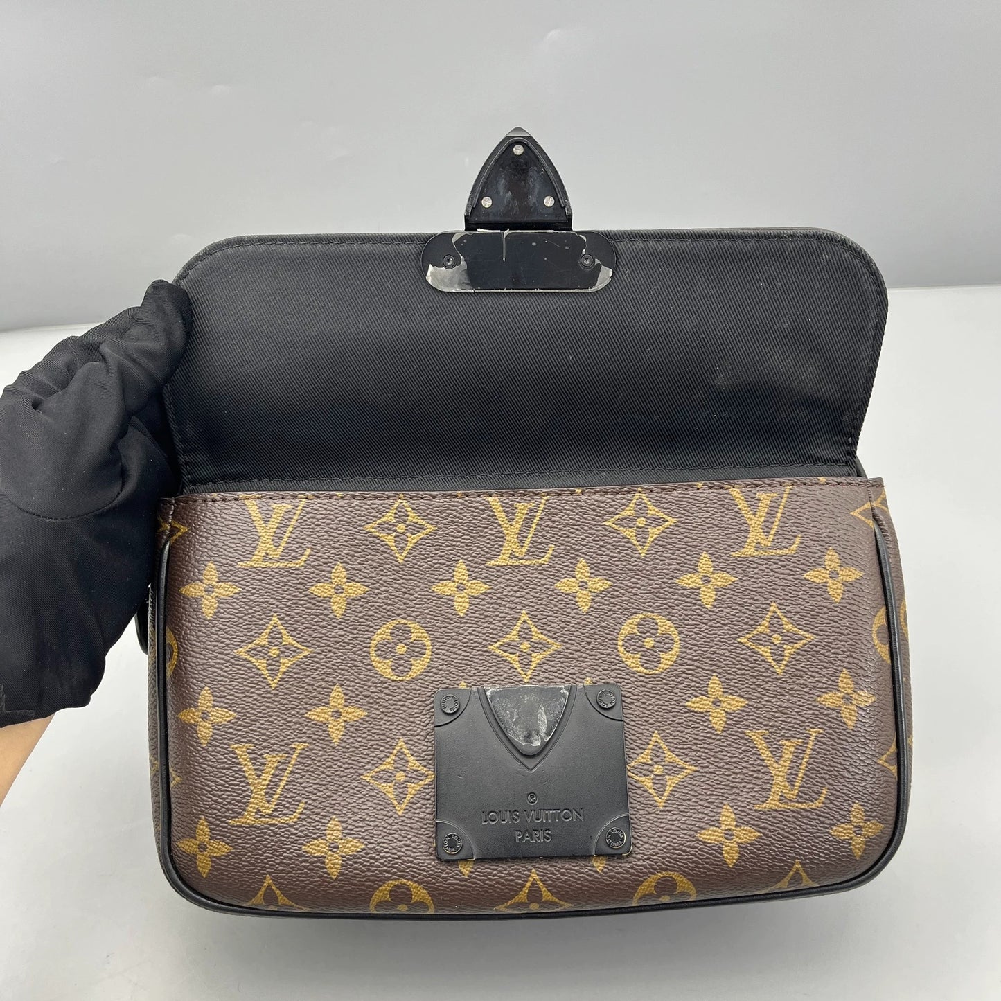 Louis Vuitton - S-Lock Messenger Bag - Monogram coated canvas with leather trim - Brown - (Small)