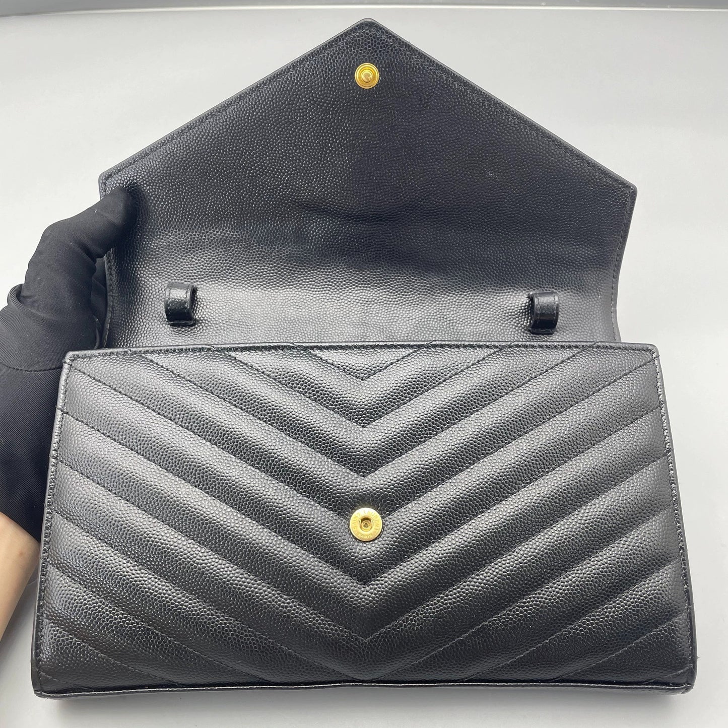 Saint Laurent - Envelope Bag - Grained leather - Black with Gold-Tone Hardware - (Medium)
