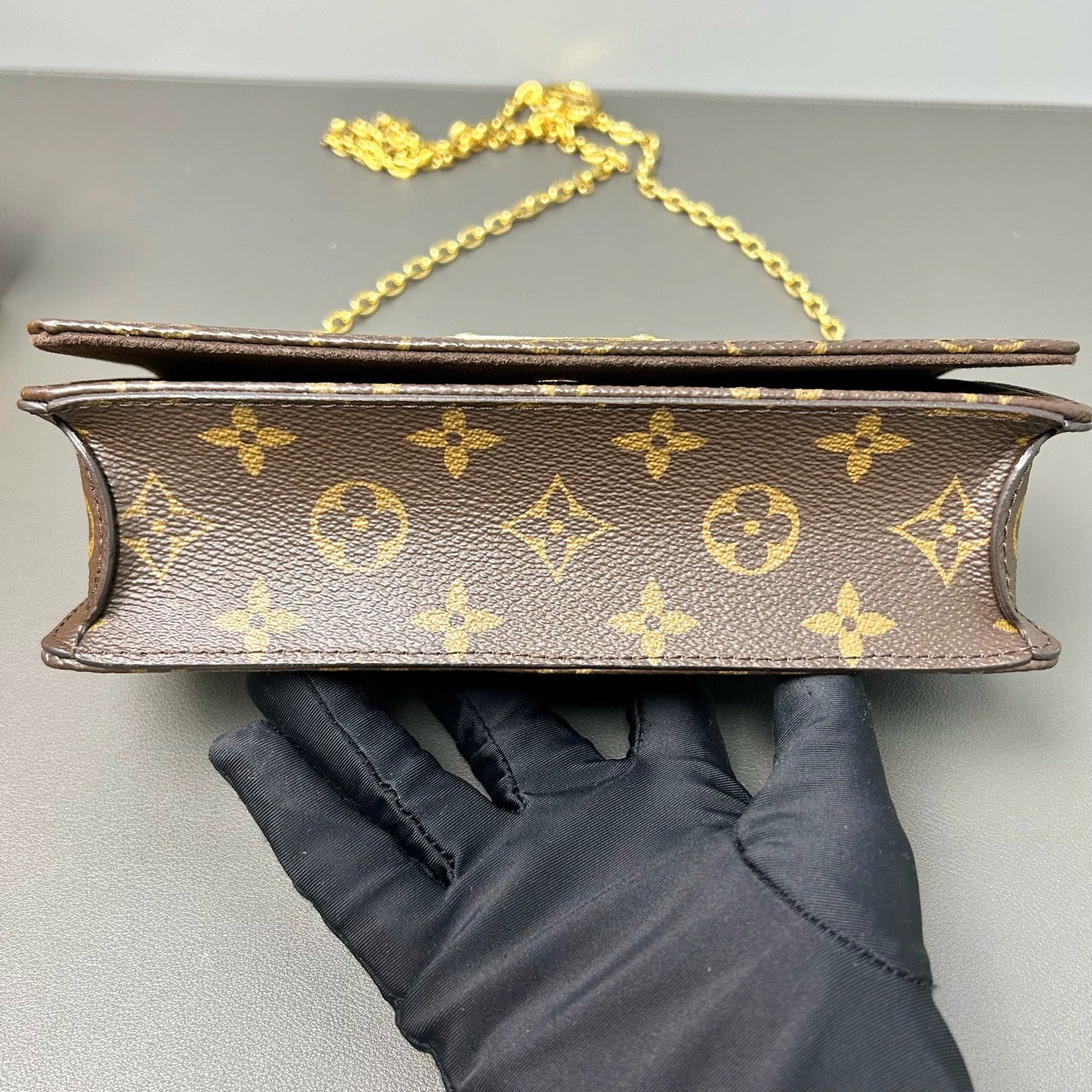Louis Vuitton - Lily Wallet on Chain - Monogram coated canvas with Vachetta leather trim - Brown - (mini)