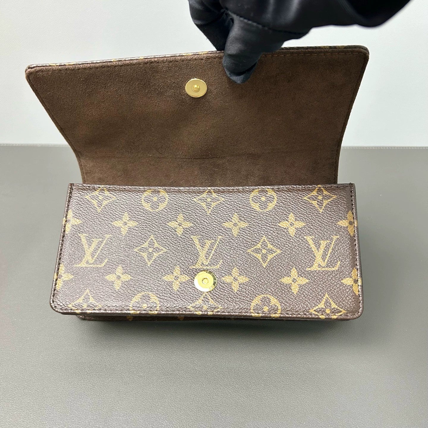Louis Vuitton - Lily Wallet on Chain - Monogram coated canvas with Vachetta leather trim - Brown - (mini)