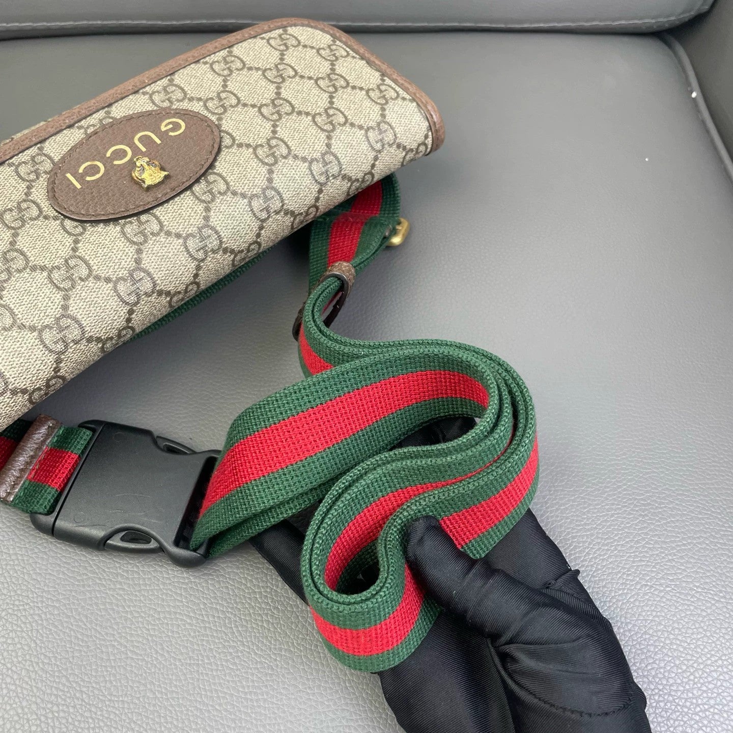 Gucci - Neo Vintage Tiger Head Belt Bag - GG Supreme canvas with leather trim and fabric Web strap - Beige and Brown with Red and Green accents - (small)