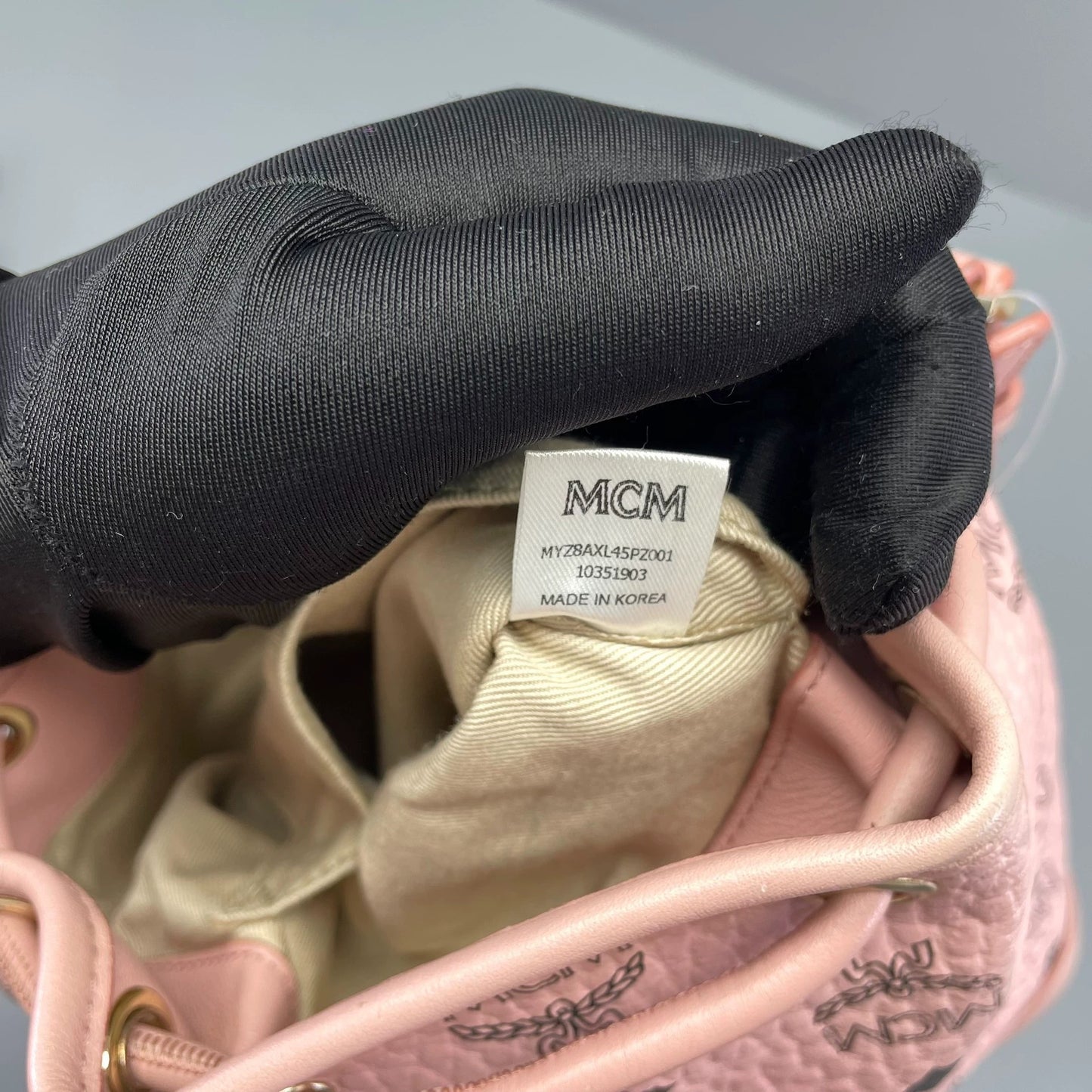 MCM - Visetos Rabbit Bucket Bag - Grained leather with Visetos monogram print - Pink - (mini)