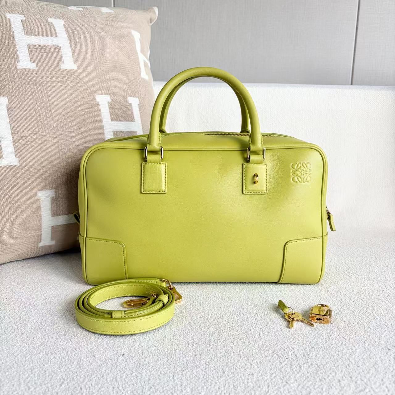 Loewe - Amazona 28 - Smooth calfskin leather - Lime Green with Gold-Tone Hardware - (Medium)