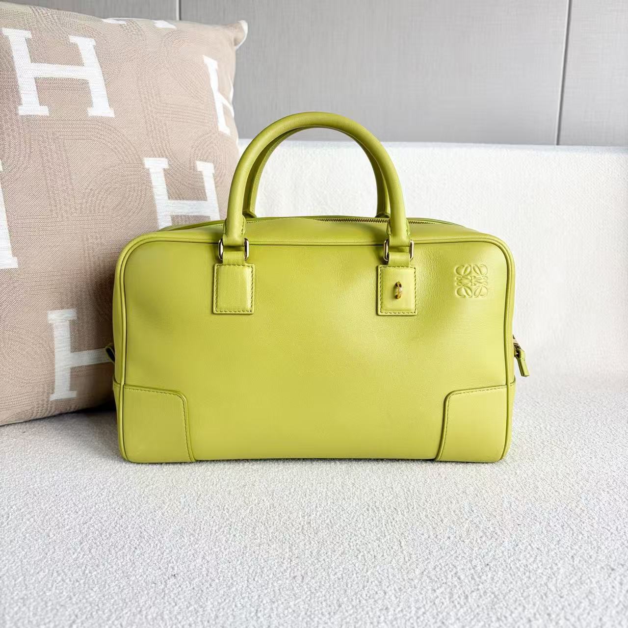 Loewe - Amazona 28 - Smooth calfskin leather - Lime Green with Gold-Tone Hardware - (Medium)