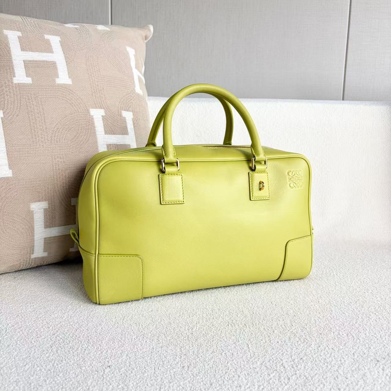 Loewe - Amazona 28 - Smooth calfskin leather - Lime Green with Gold-Tone Hardware - (Medium)