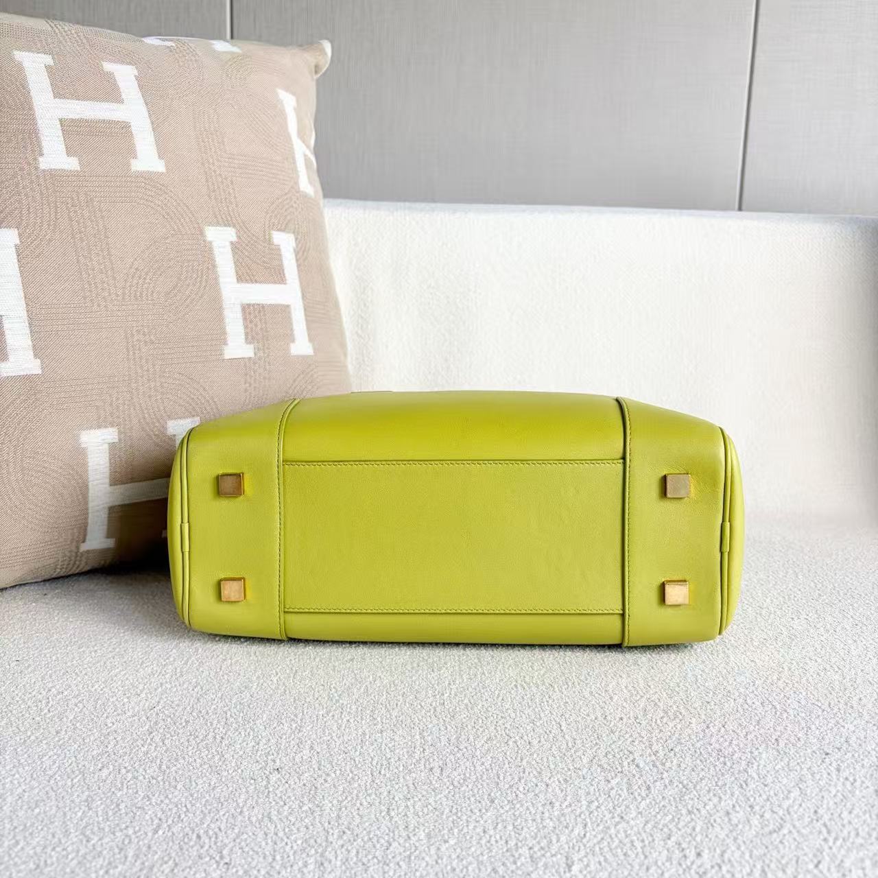 Loewe - Amazona 28 - Smooth calfskin leather - Lime Green with Gold-Tone Hardware - (Medium)