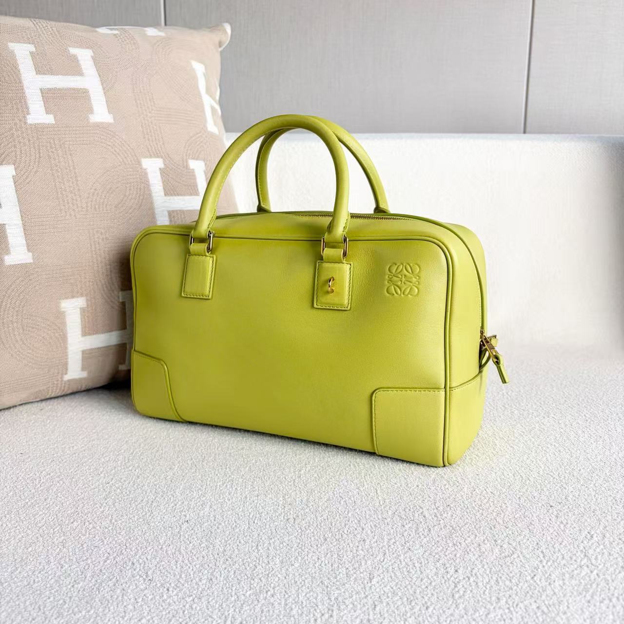 Loewe - Amazona 28 - Smooth calfskin leather - Lime Green with Gold-Tone Hardware - (Medium)