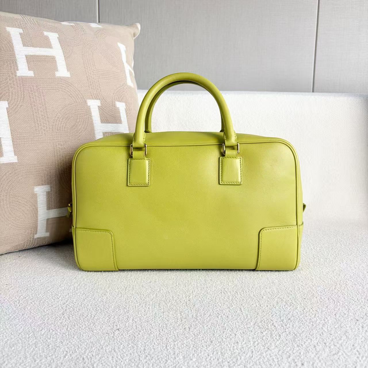 Loewe - Amazona 28 - Smooth calfskin leather - Lime Green with Gold-Tone Hardware - (Medium)