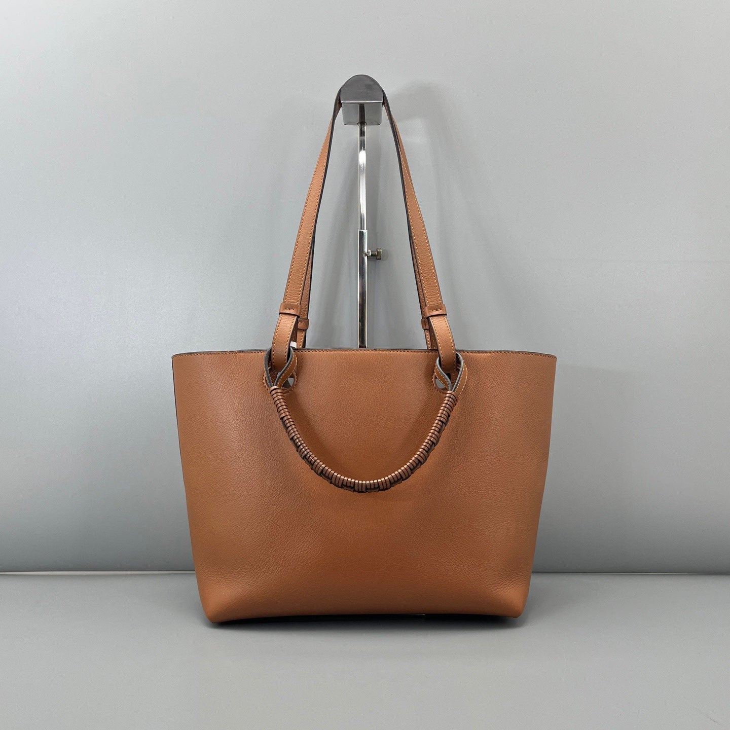 Loewe - Anagram Tote - Grained leather - Caramel - (medium)