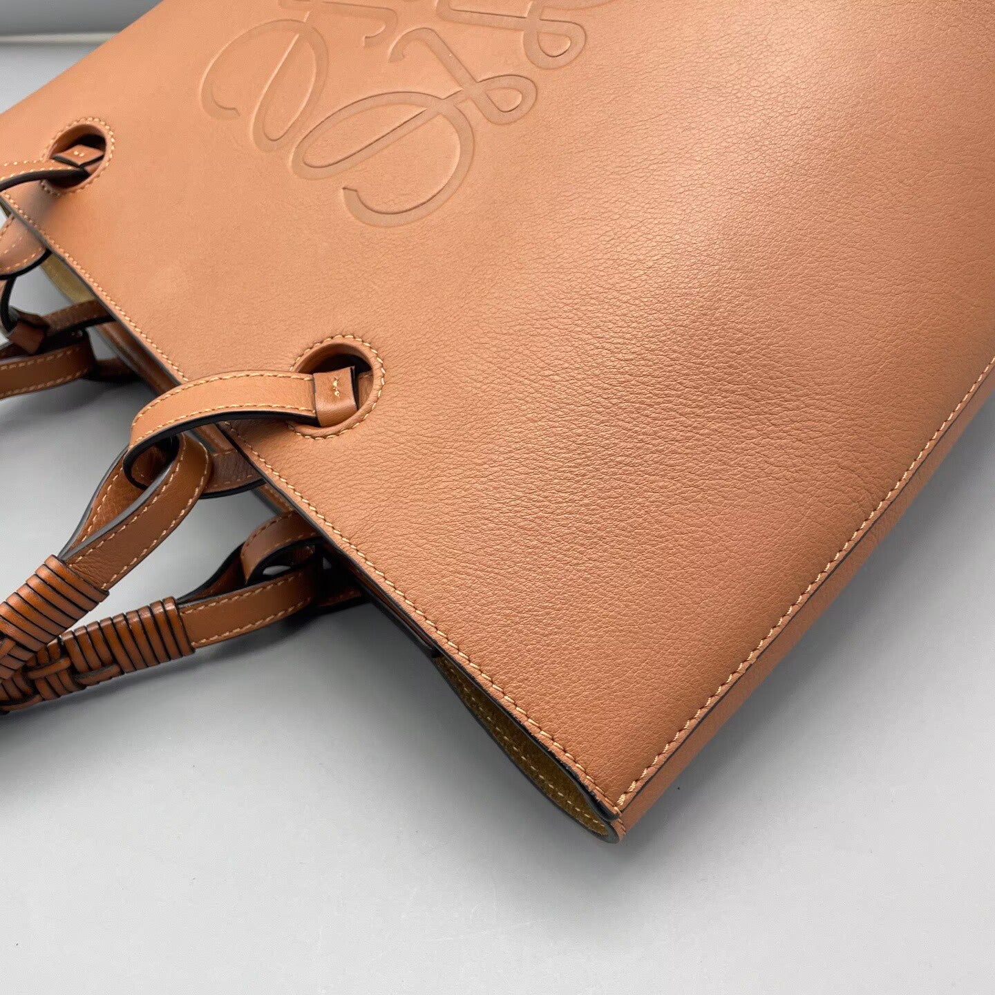 Loewe - Anagram Tote - Grained leather - Caramel - (medium)