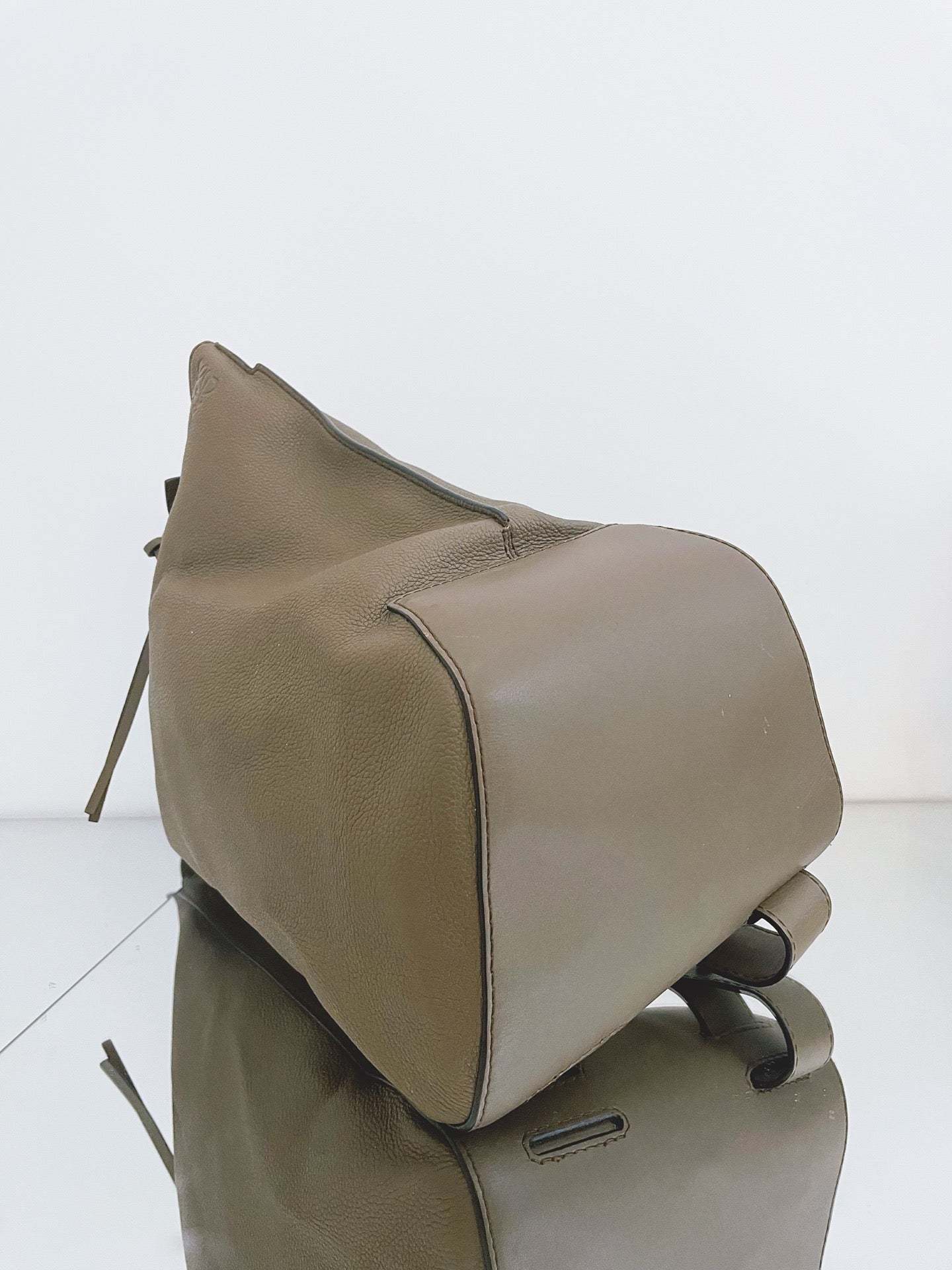 LOEWE - Anton - Pebbled leather - Grey - (Medium)