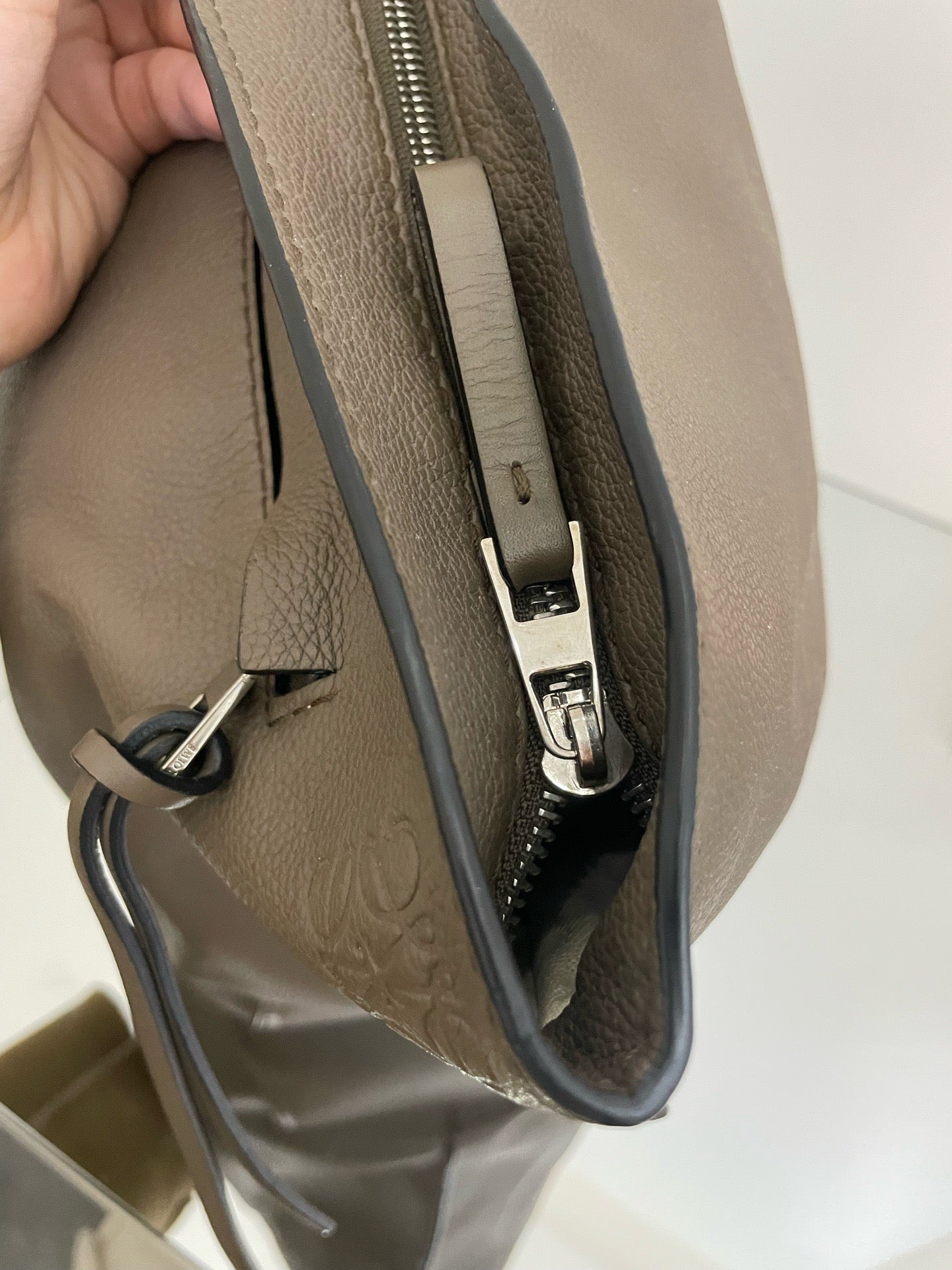 LOEWE - Anton - Pebbled leather - Grey - (Medium)