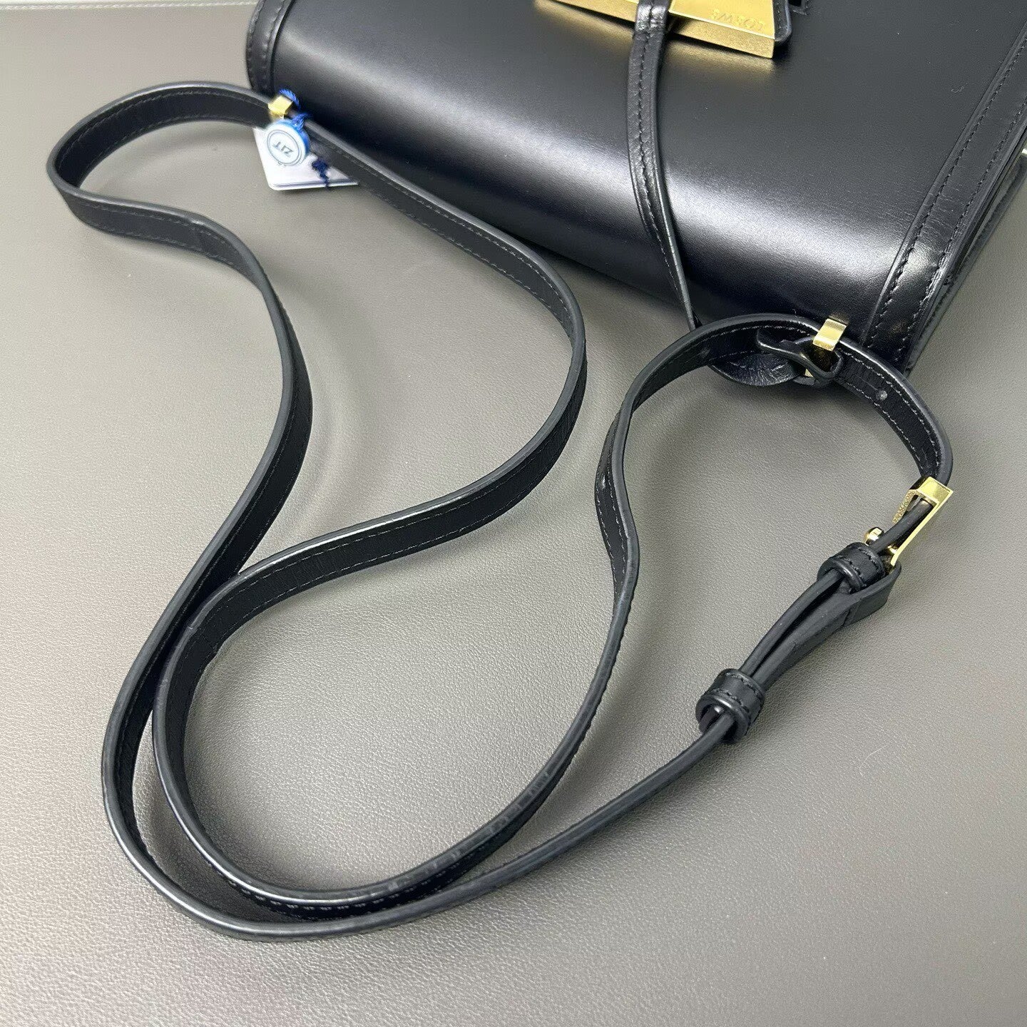 Loewe - Barcelona - Calfskin leather - Black - (medium)