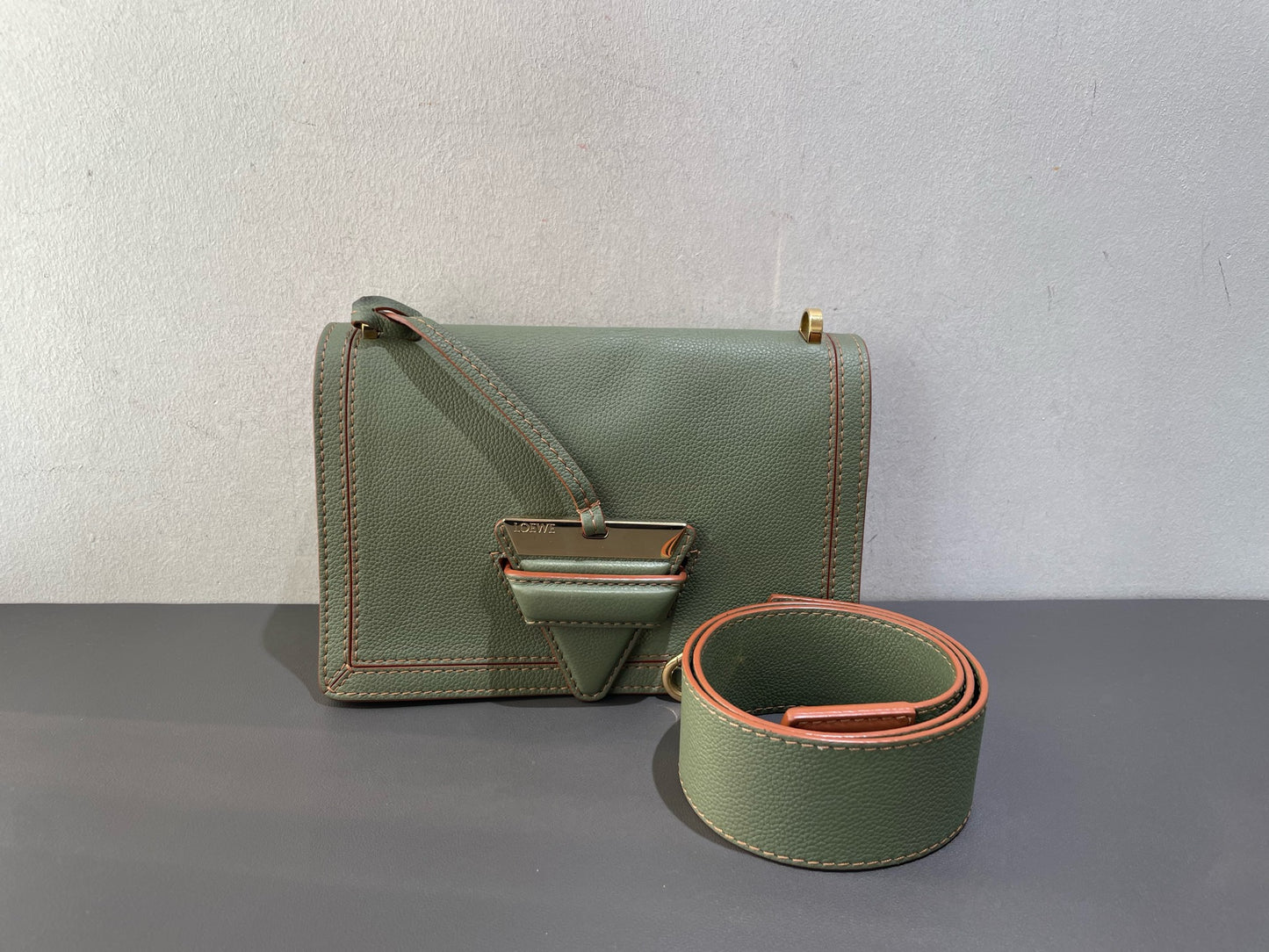Loewe - Barcelona - Grained calfskin leather - Avocado Green with Tan Edges - (medium)