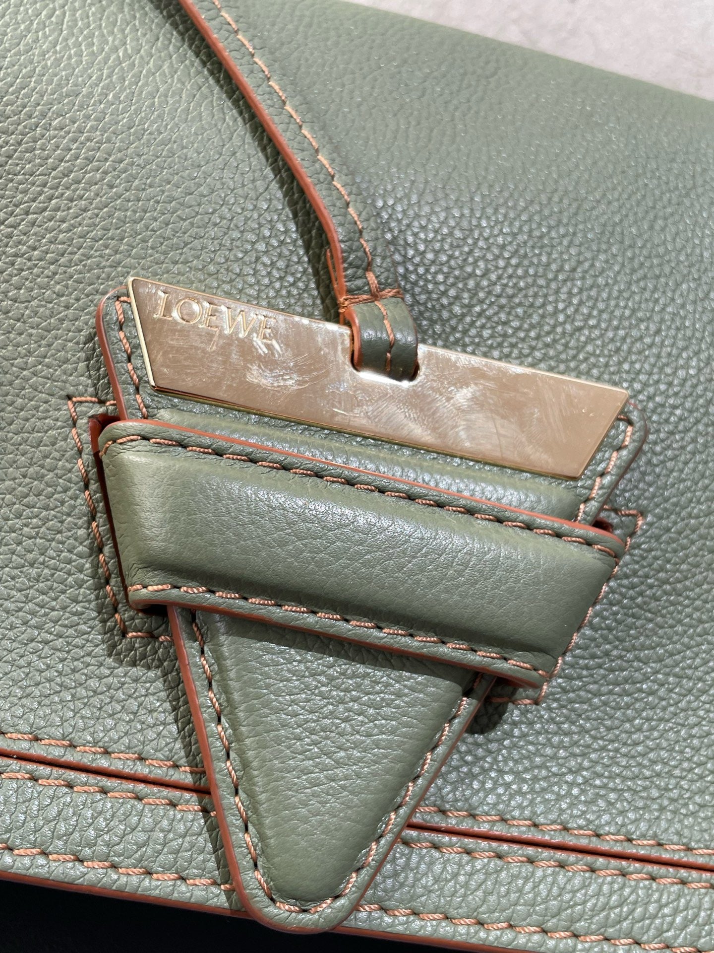 Loewe - Barcelona - Grained calfskin leather - Avocado Green with Tan Edges - (medium)