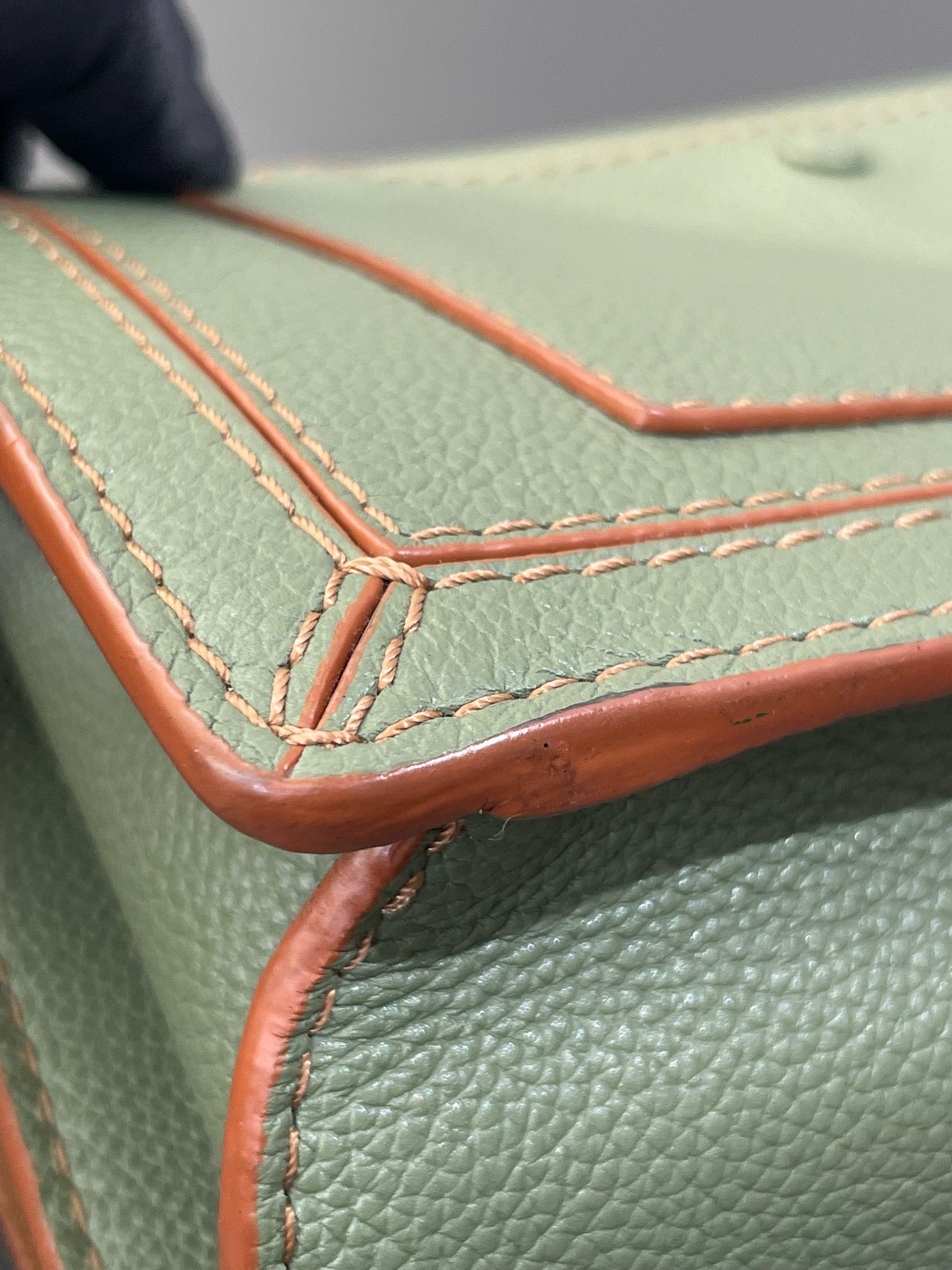 Loewe - Barcelona - Grained calfskin leather - Avocado Green with Tan Edges - (medium)