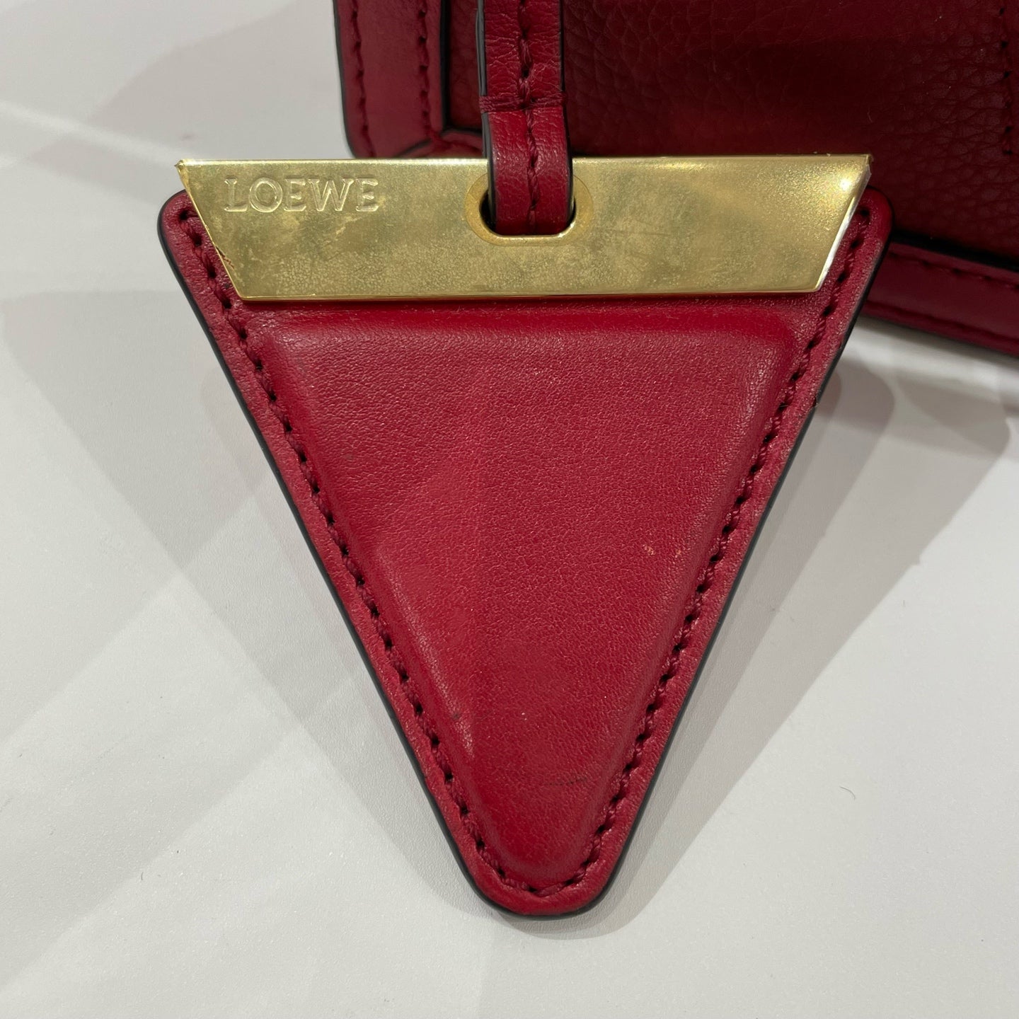 Loewe - Barcelona Triangle Bag mini - Grained leather - Red with Gold-Tone Hardware - (mini)