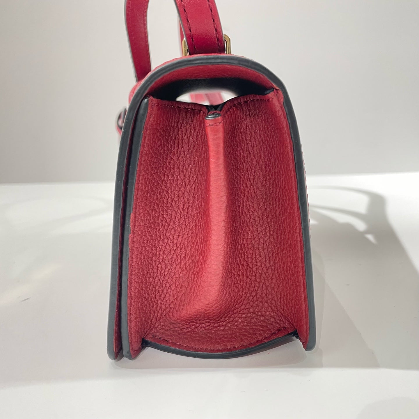 Loewe - Barcelona Triangle Bag mini - Grained leather - Red with Gold-Tone Hardware - (mini)