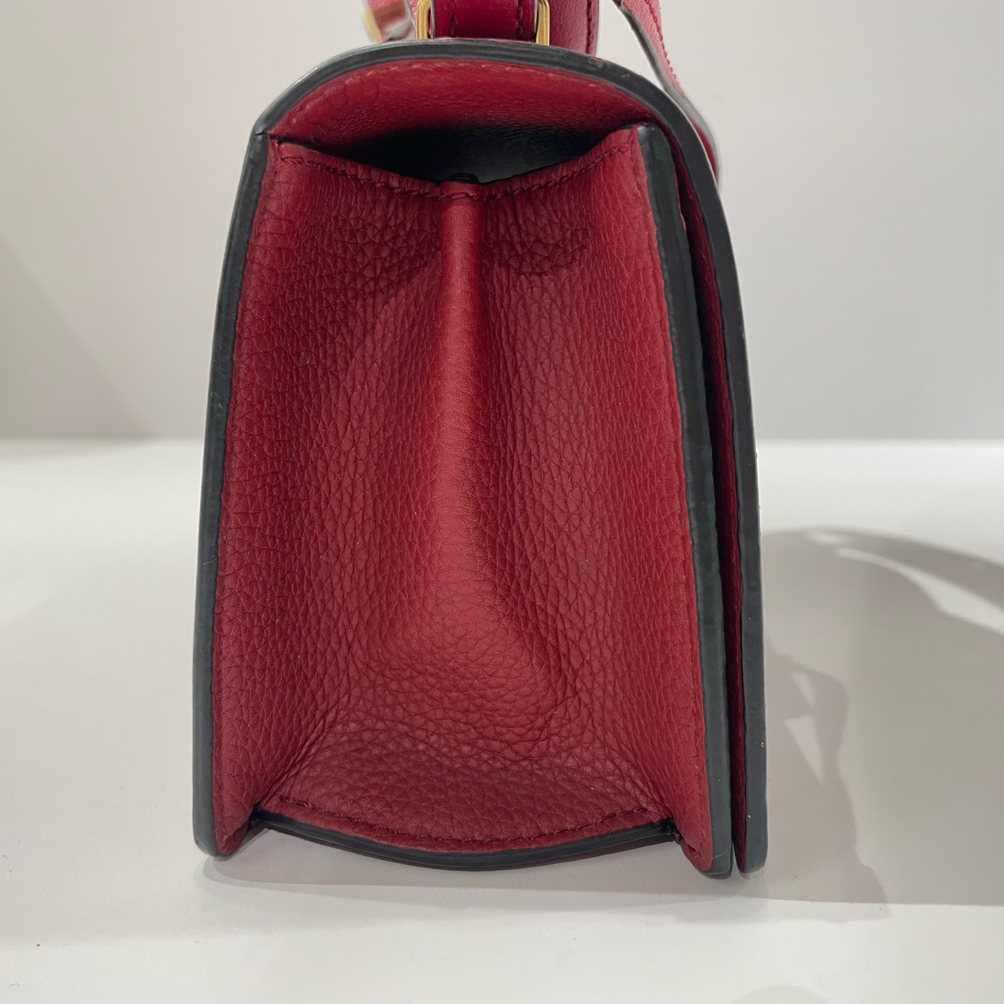 Loewe - Barcelona Triangle Bag mini - Grained leather - Red with Gold-Tone Hardware - (mini)