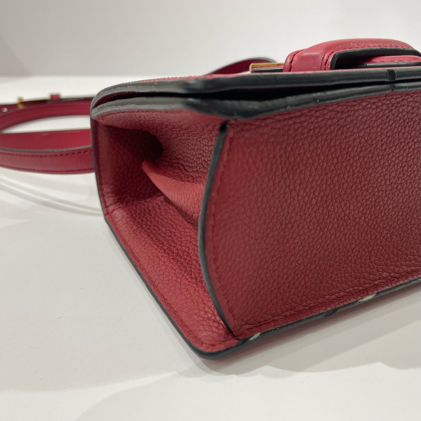 Loewe - Barcelona Triangle Bag mini - Grained leather - Red with Gold-Tone Hardware - (mini)