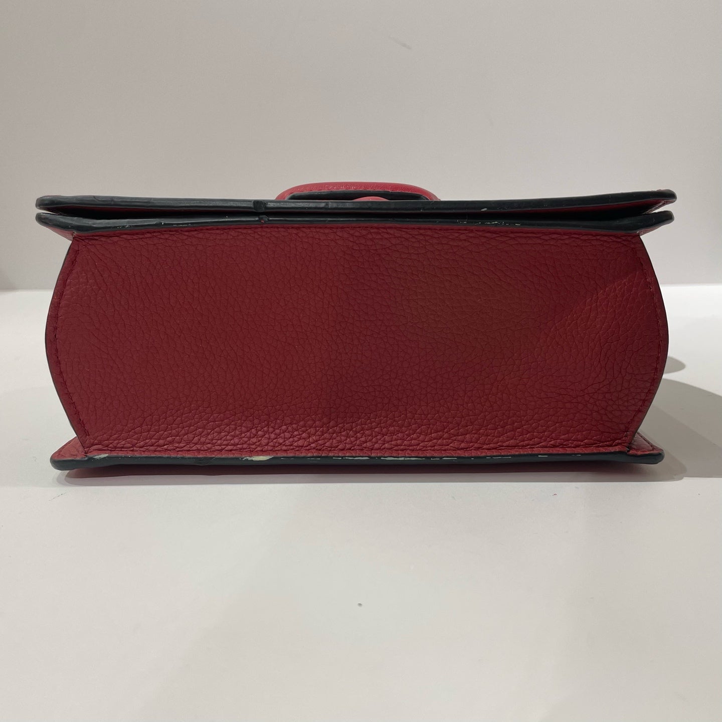 Loewe - Barcelona Triangle Bag mini - Grained leather - Red with Gold-Tone Hardware - (mini)