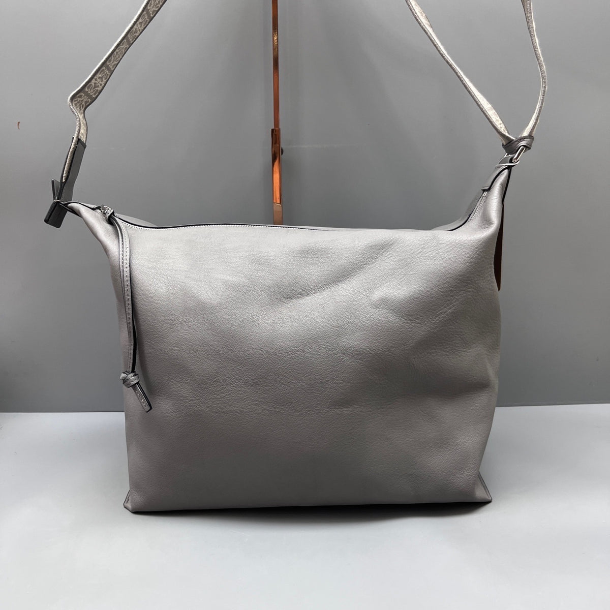 Loewe - Cubi - Leather - Grey - (medium)