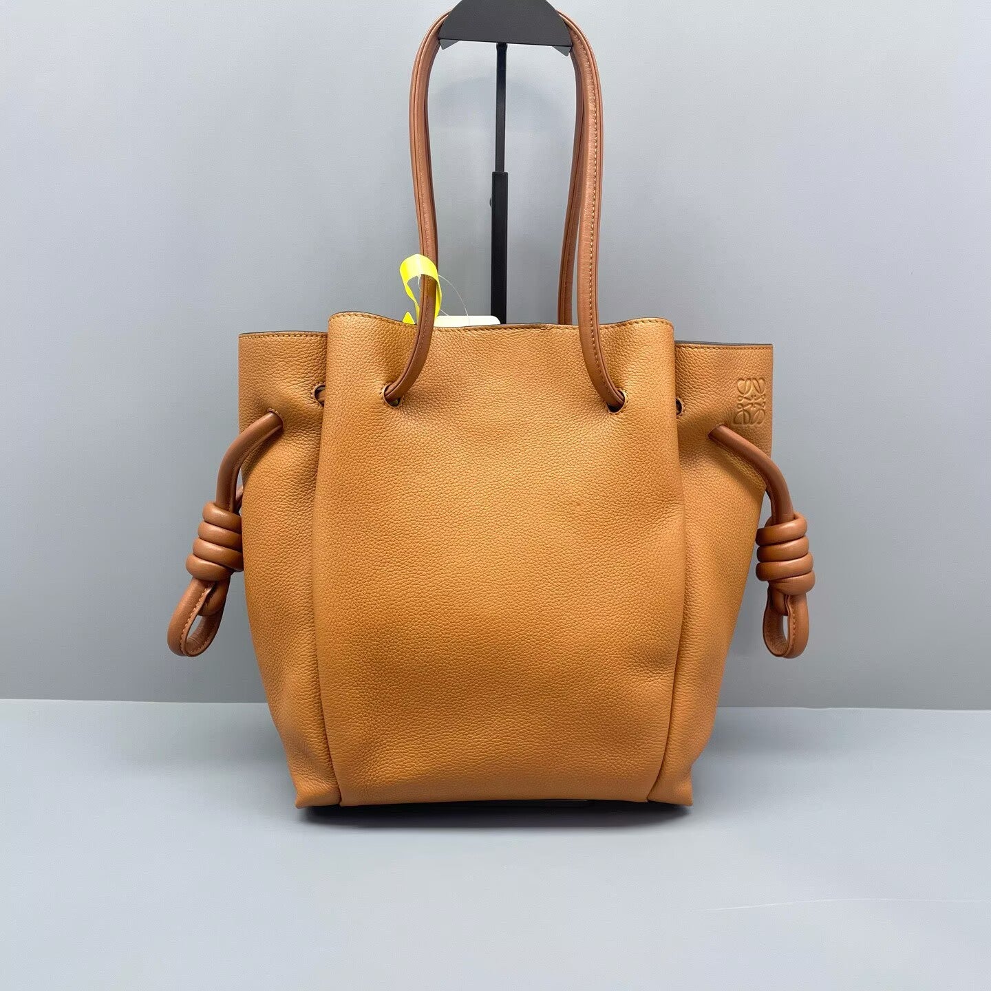 Loewe - Flamenco Drawstring Tote Bag - Grained leather - Caramel - (Medium)