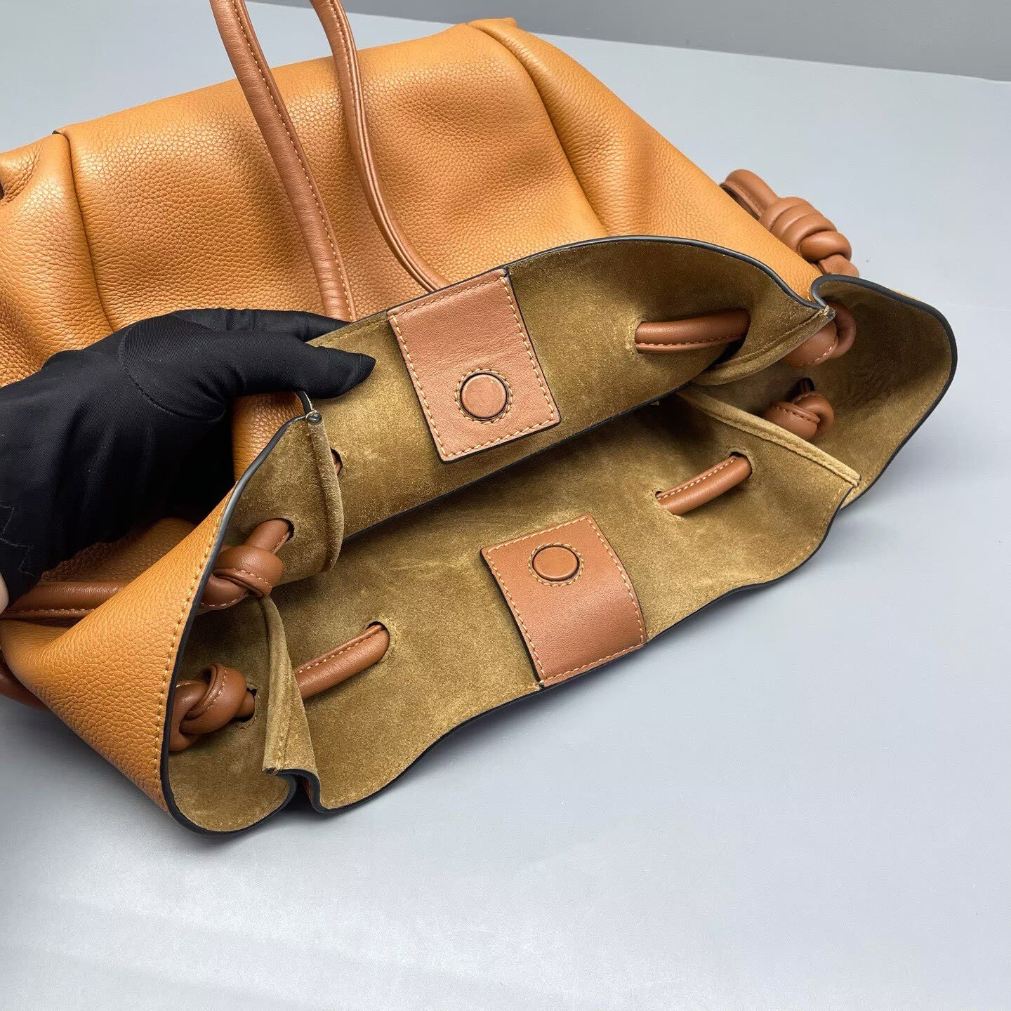 Loewe - Flamenco Drawstring Tote Bag - Grained leather - Caramel - (Medium)